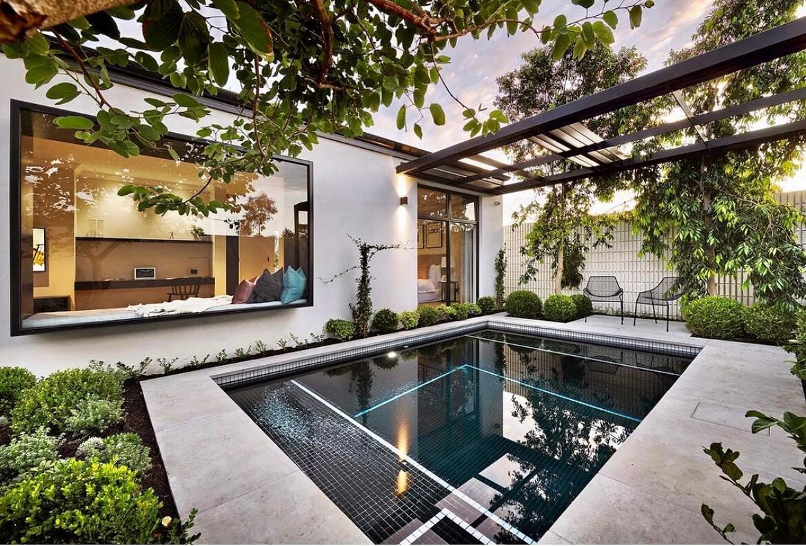Obsessed with this black plunge pool. It&rsquo;s the perfect complement to its surroundings 🌱🖤 

Photography by 📸@dmaxphotography 
.
.
.
.

#amalfimosaics #repost #ceramictiles #ceramicpoolmosaic #ceramicpooltiles #ceramicpooltile #pooltile #poolt