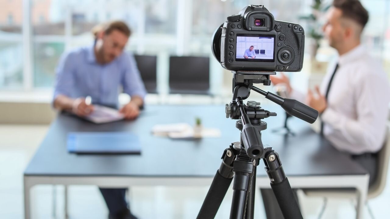 5 Tips For Filming Professional Content In A Small Office | TwoFresh