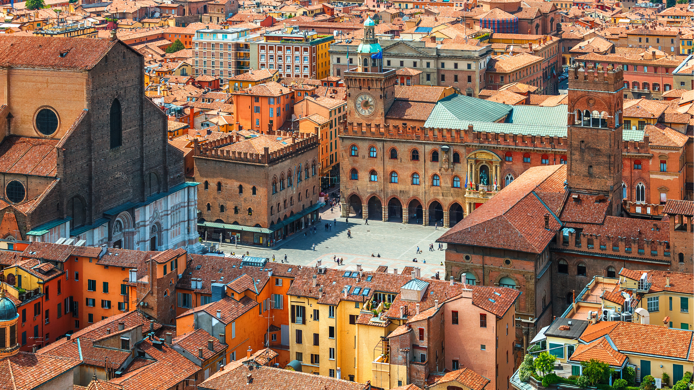 Study in Italy - A Stroll through University of Bologna