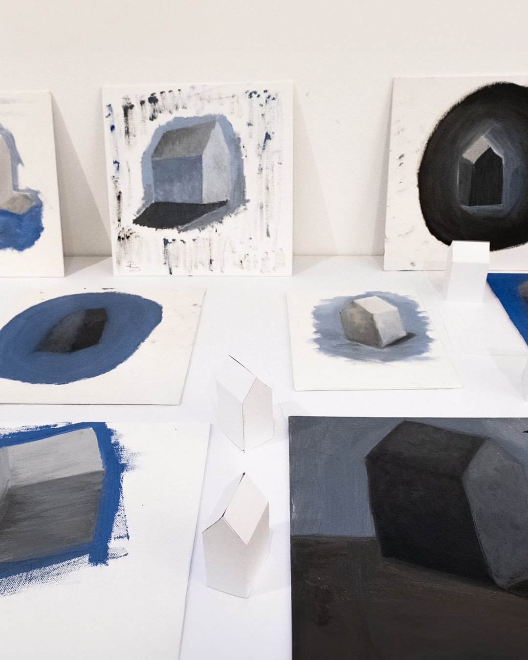 It&rsquo;s that time of the week again, and we&rsquo;re buzzing heading into tonight to follow-up on an incredible introduction to oil painting last week with artist Ian Hinley @ianhinleyart 

Ian led us through a series of practical considerations f