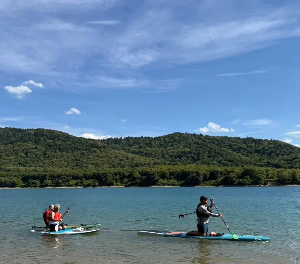 No one left behind. 💪🌊
On a recent SUP tour, strong headwinds made the return trip a real challenge for a couple of clients. Time to fire up the "Mick Motor" and tow them safely to shore!

Thanks to two solid towing techniques I picked up