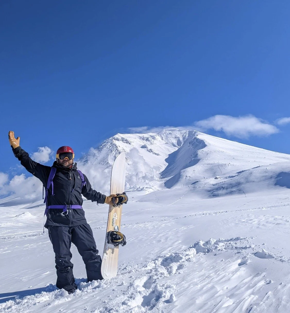 Mick Hultz, founder of Asobi Master®, backcountry snowboard guide in Higashikawa Hokkaid