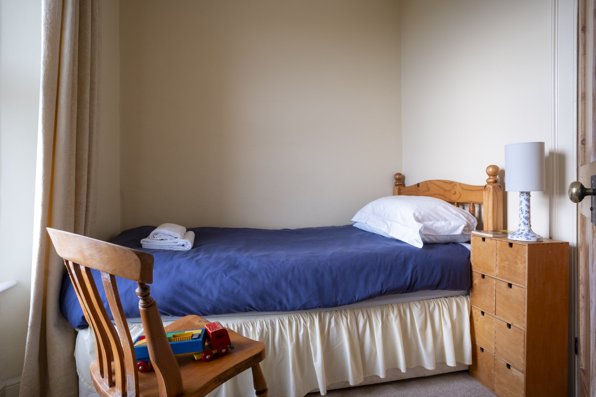 Small and sweet single bedroom