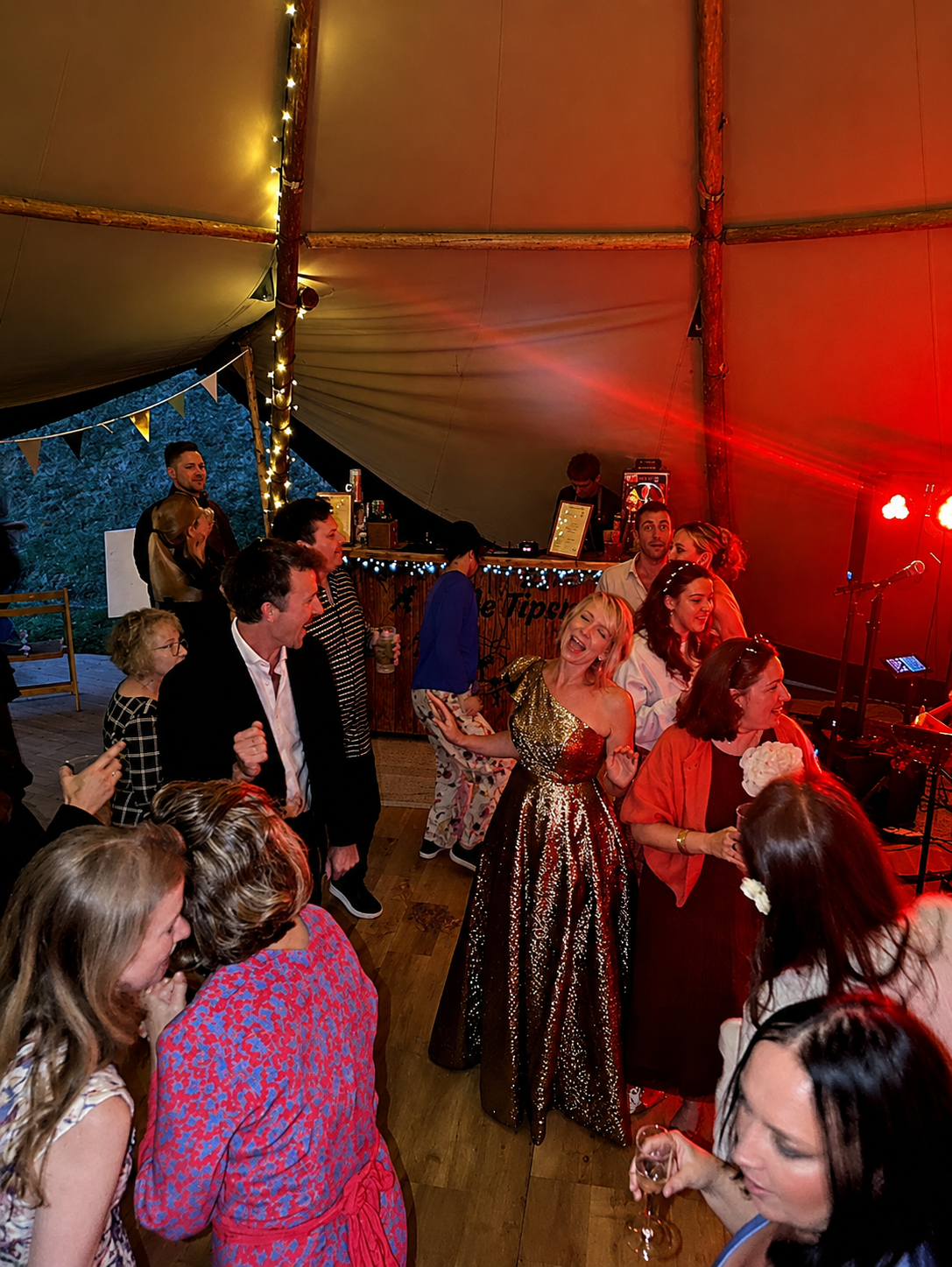 20 Dancing- Pop-Up Bar.png