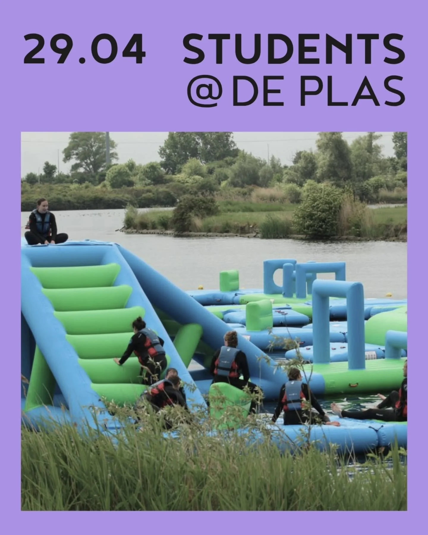 Het warmere weer is in aantocht!☀️
Tijdens Students @ De Plas is de opblaasattractie bij Aan de Plas, voor &eacute;&eacute;n uur, helemaal van jullie! Het wordt dan eens tijd om in het water te plonsen h&eacute;! 💦
Geen stress: wetsuits zijn inbegre