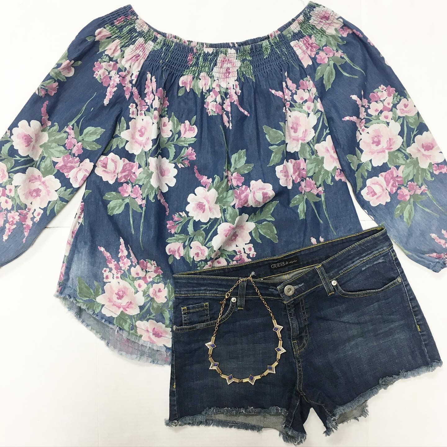 Shorts are here! 🌸

Tribal Jeans Off-the-Shoulder Ombr&eacute; Top Medium (Sold)
Guess Jeans Shorts Size 29 $22
J Crew Necklace $25

#wildflowersconsignmentboutique #consignmentboutique #consignmentfinds #secondhandstyle #ecofriendly #relove #tribal