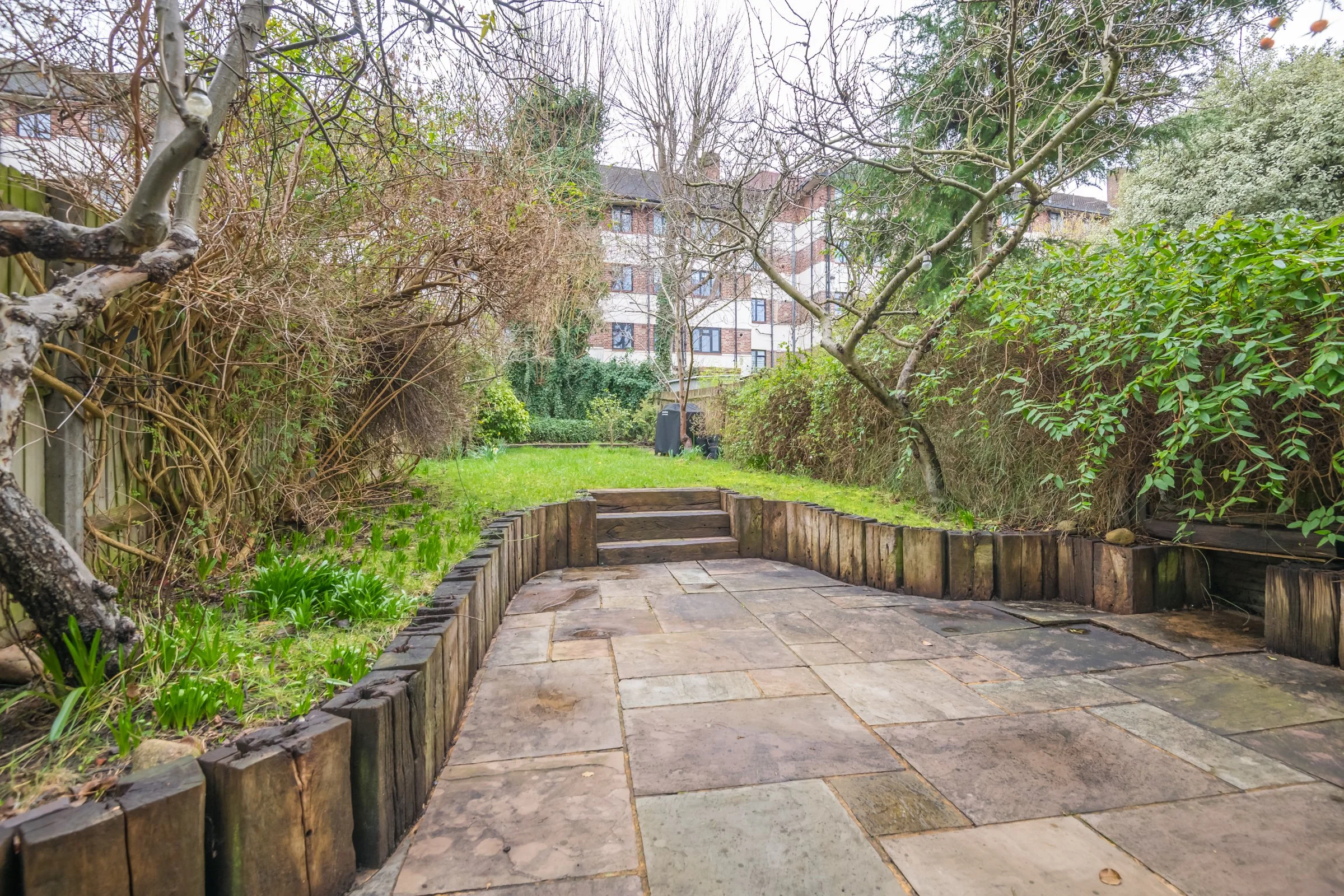 6 Knollys Road-1.jpg