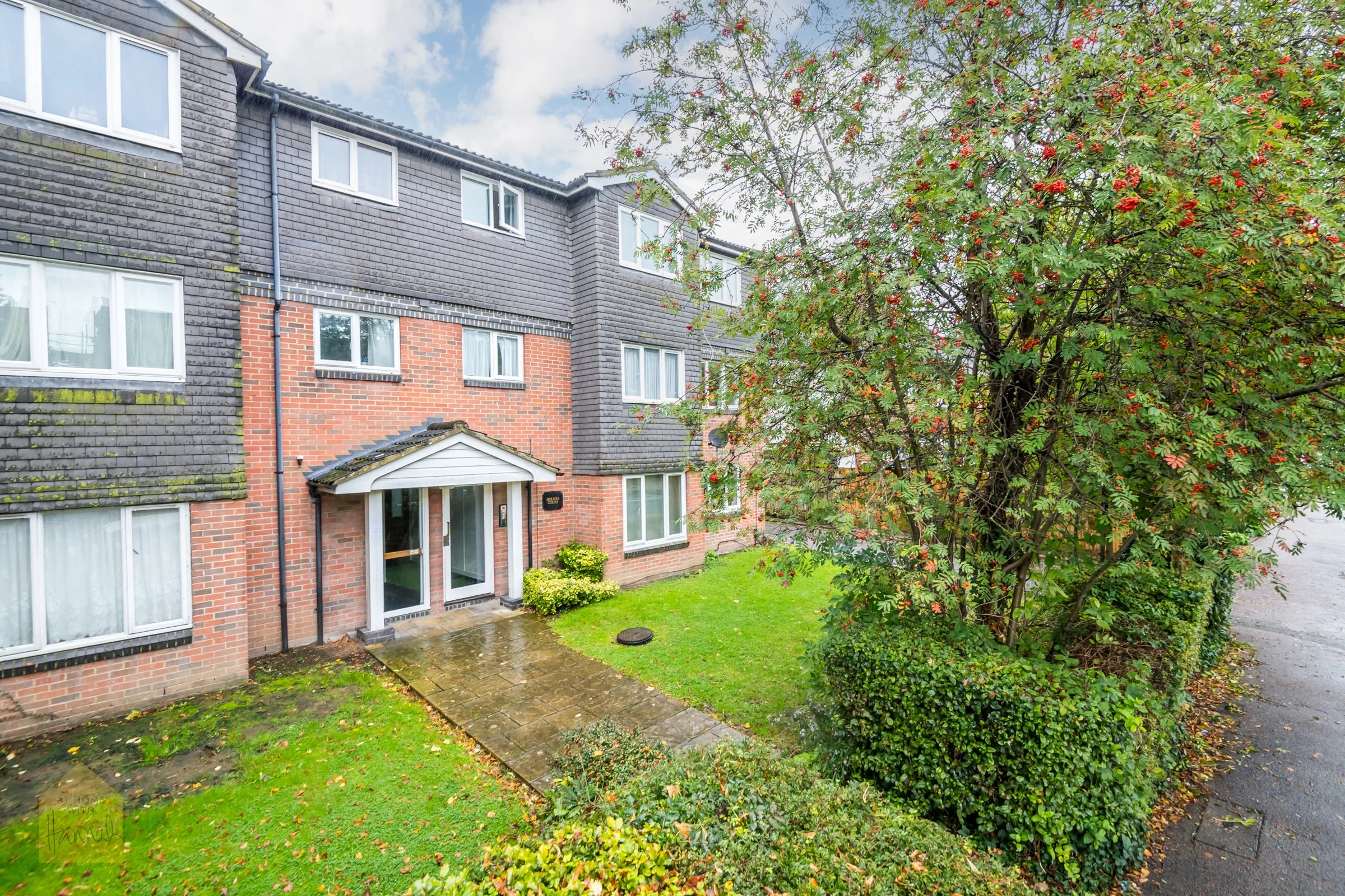 12 Holmes Court-16.jpg
