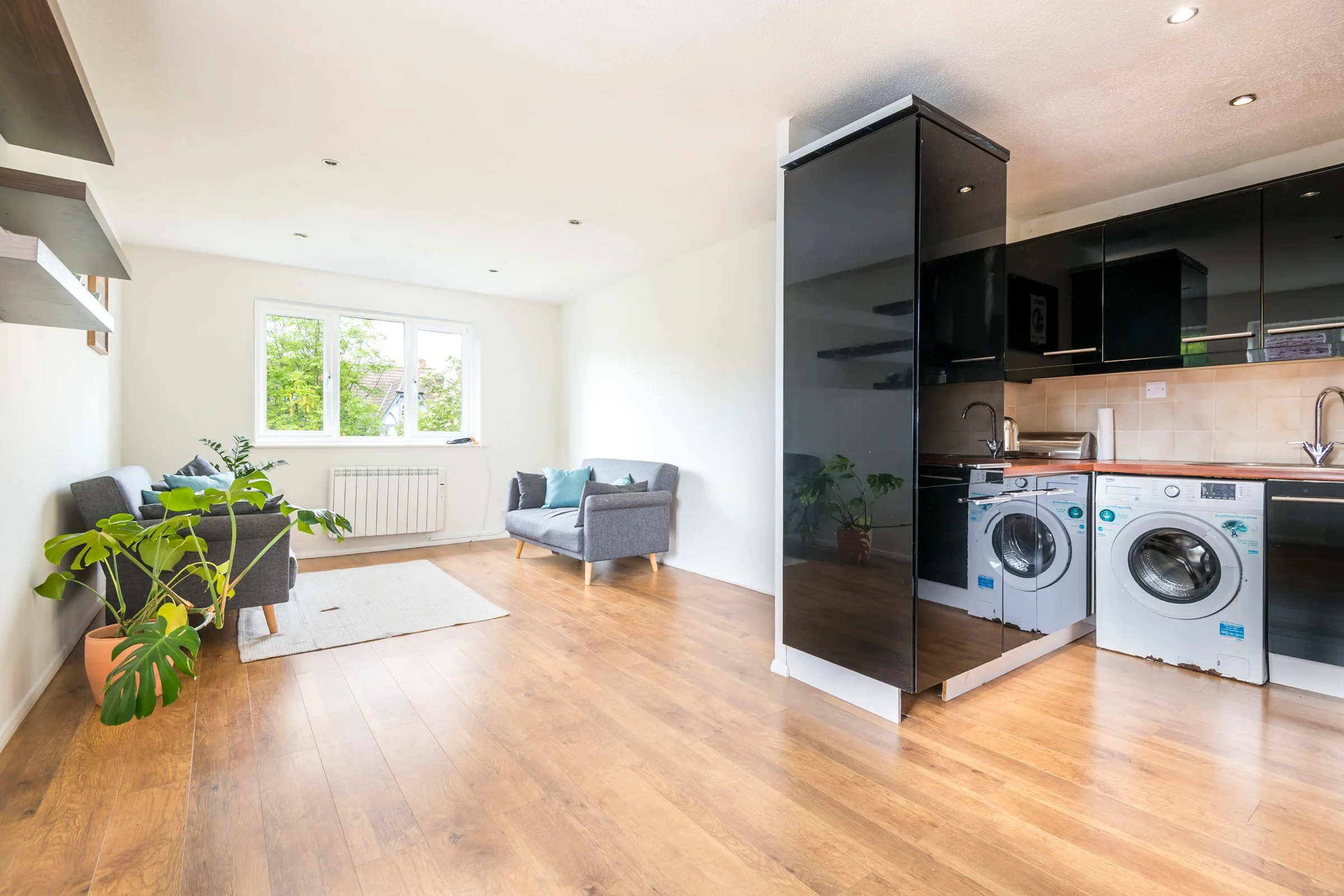 12 Holmes Court-6.jpg