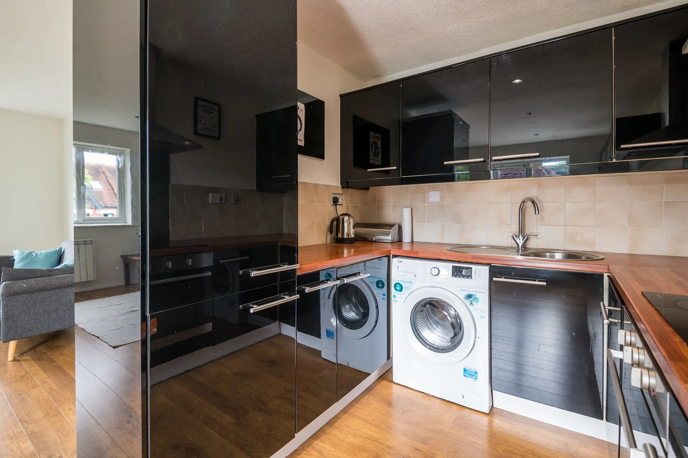 12 Holmes Court-10.jpg