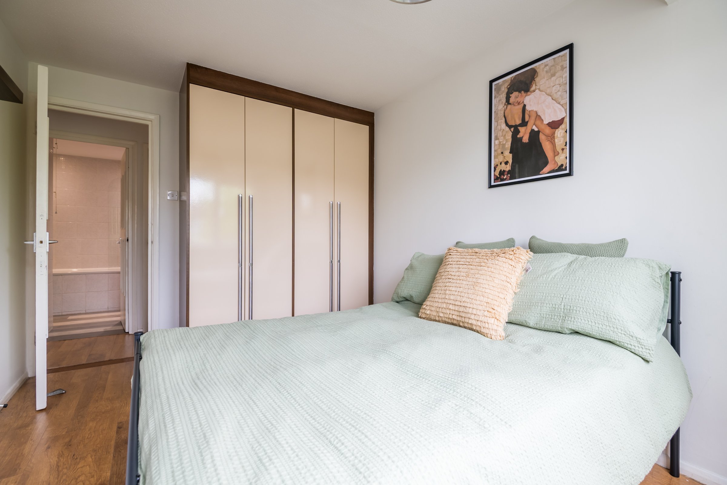 12 Holmes Court-15.jpg