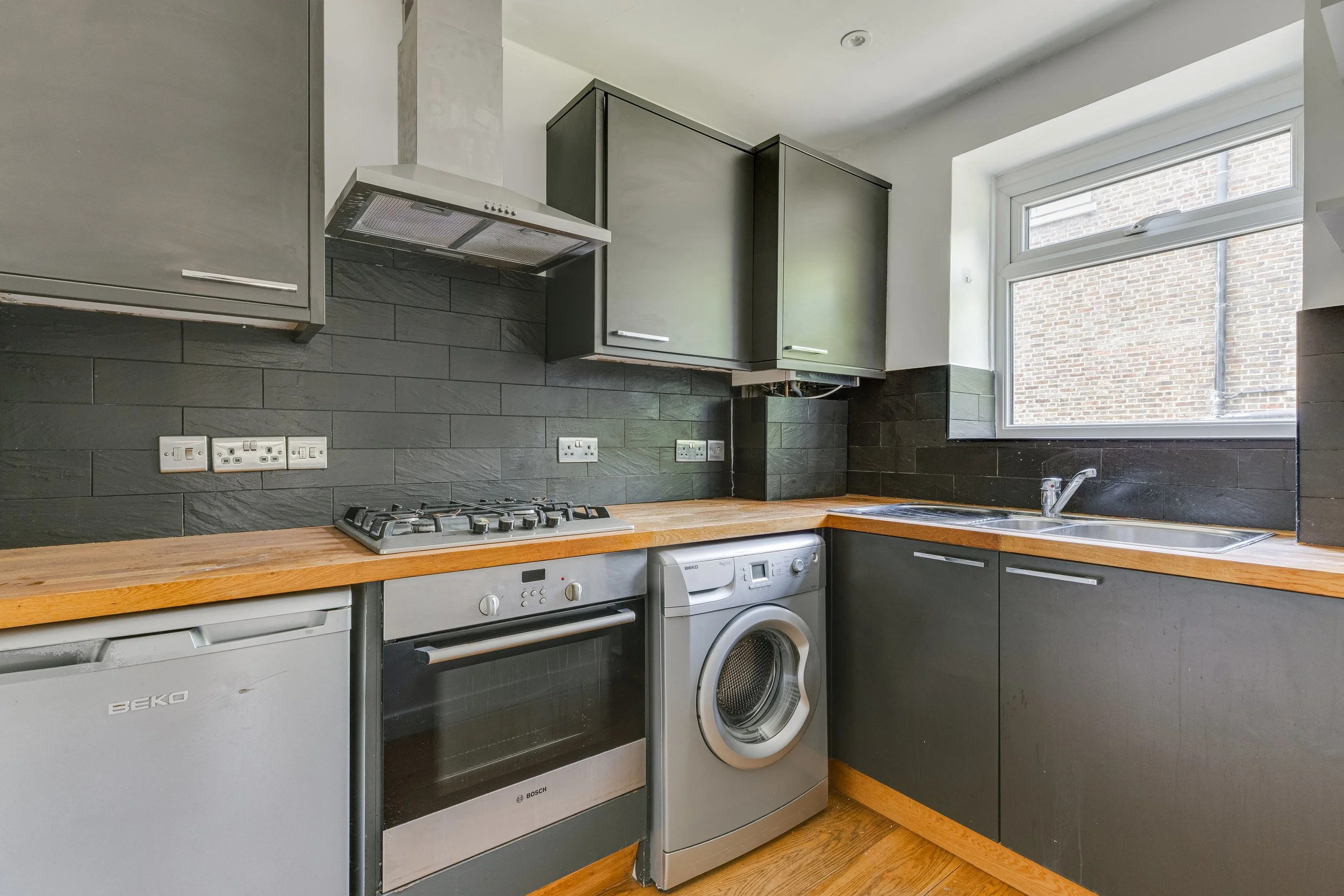 Flat 3, 3 Thicket Road, SE20 - 6.jpg