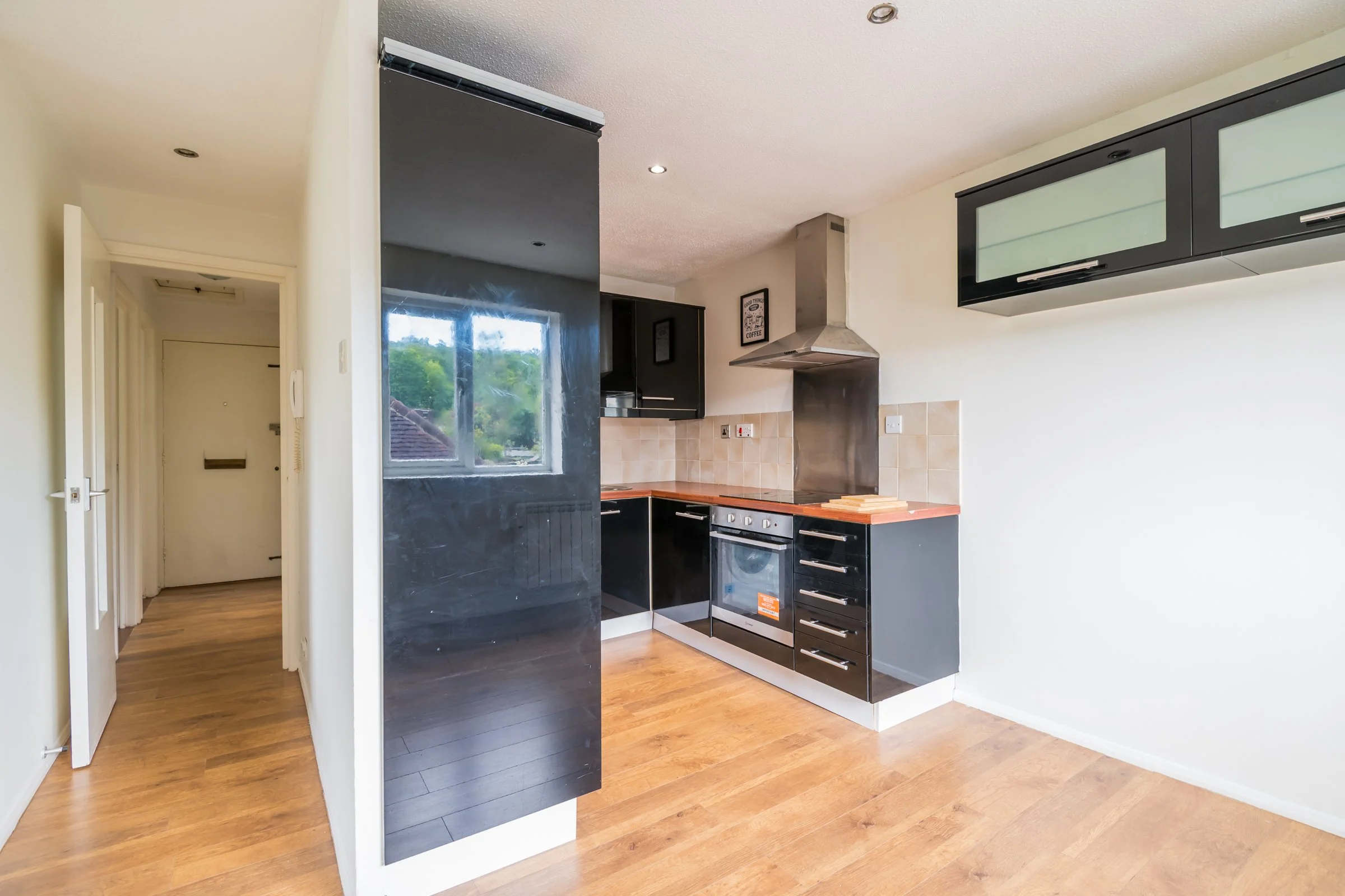 12 Holmes Court-11.jpg