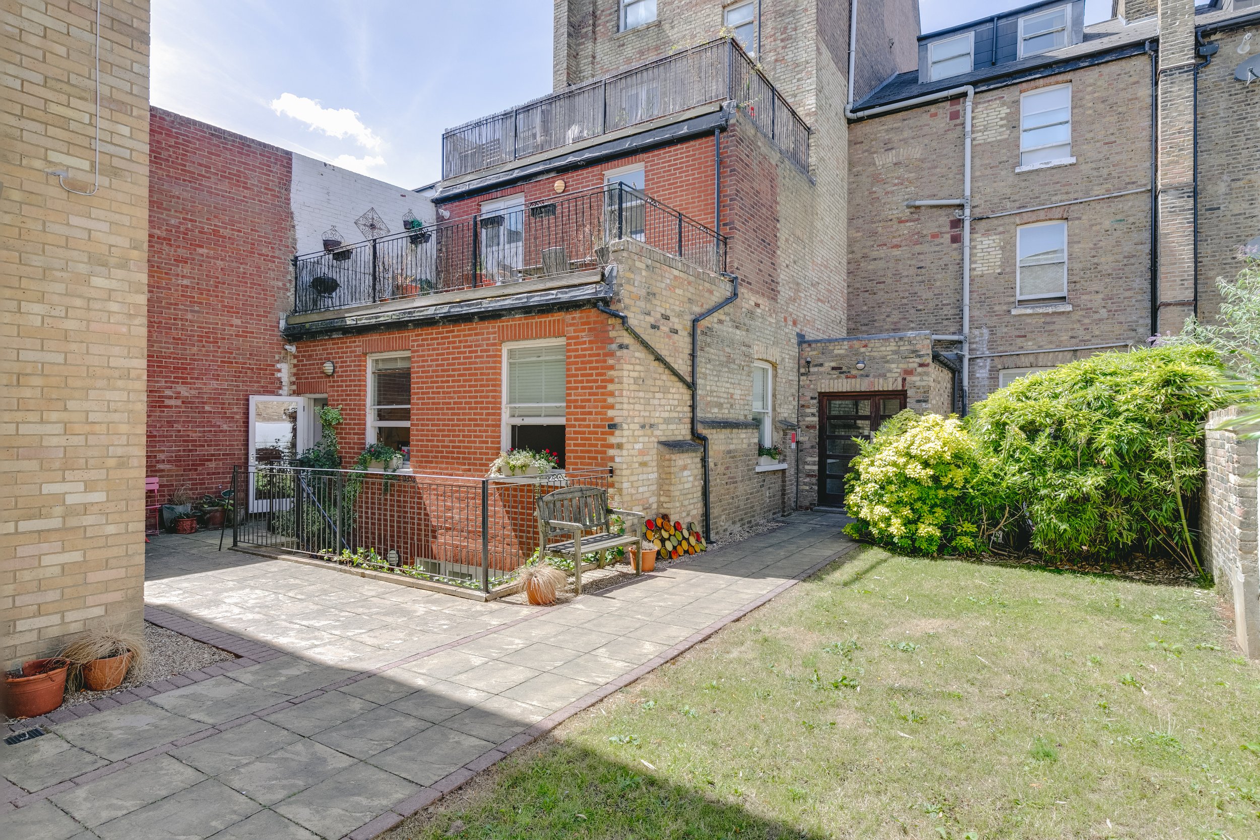 15 Lansdowne Close Externals - 4.jpg