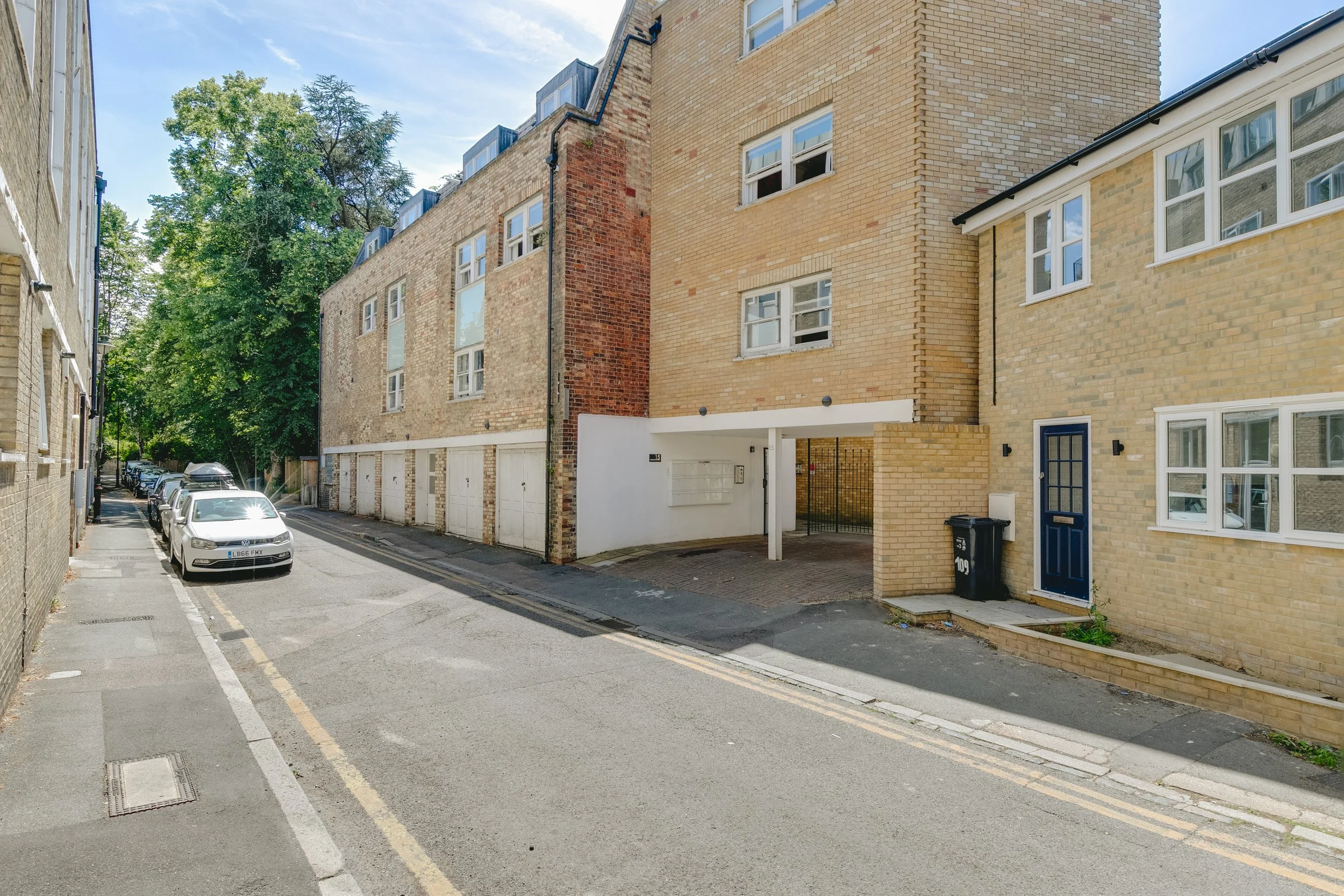 15 Lansdowne Close Externals - 5.jpg