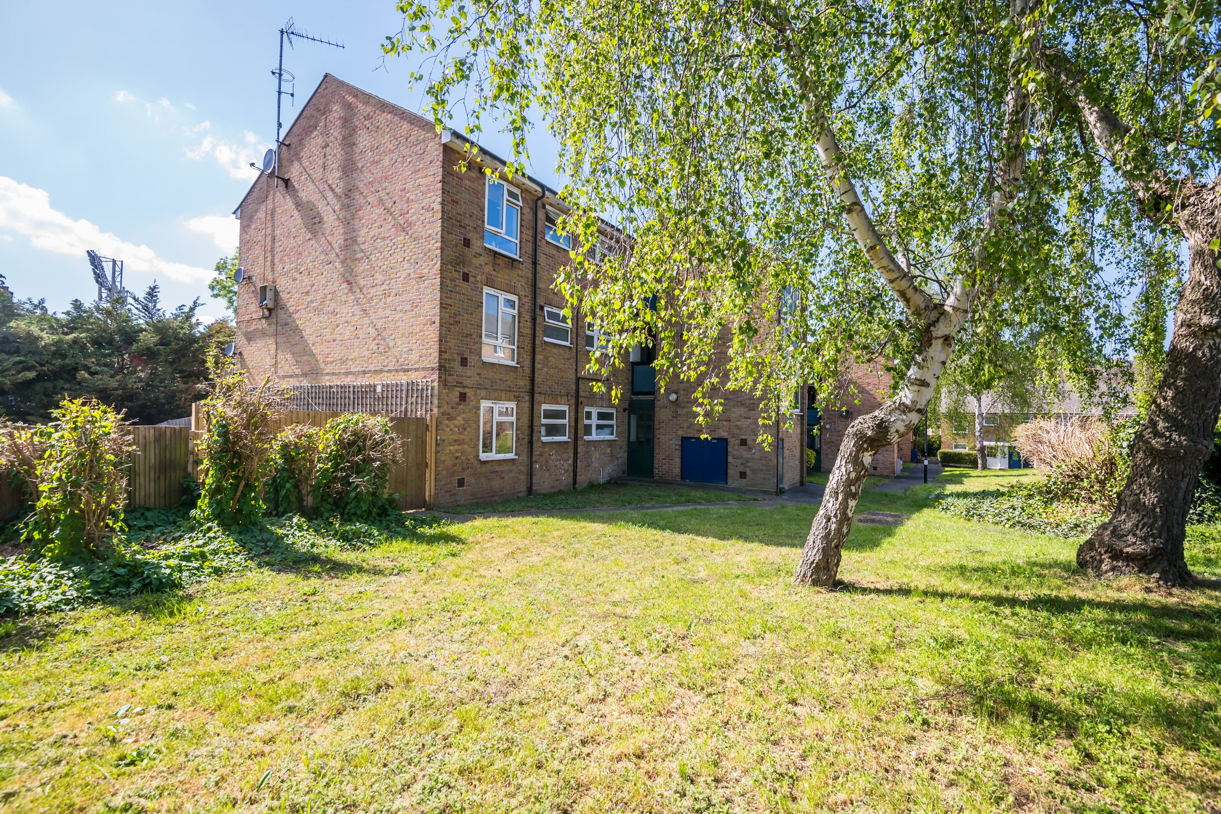 1 Claret Gardens-6.jpg
