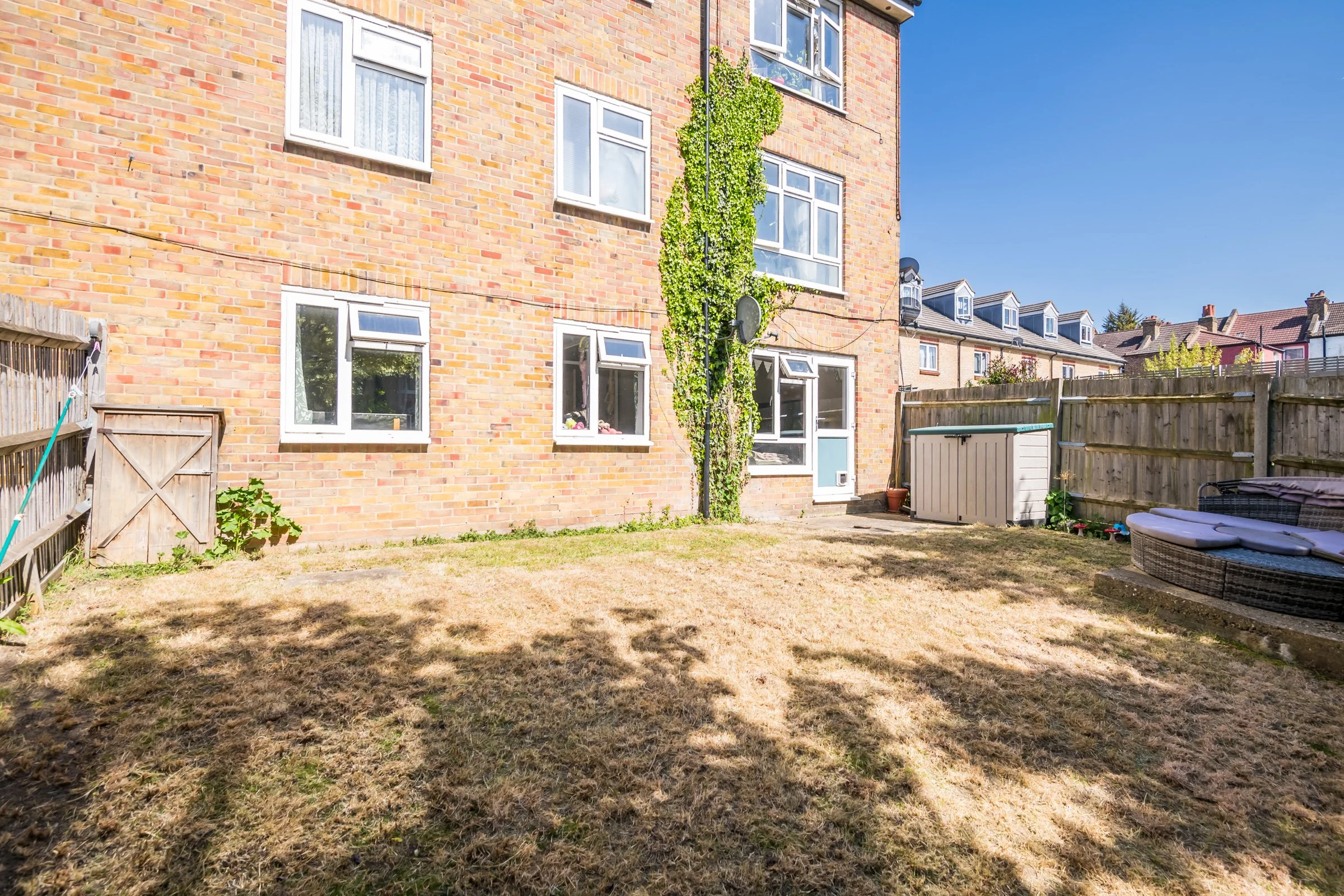 1 Claret Gardens-1.jpg