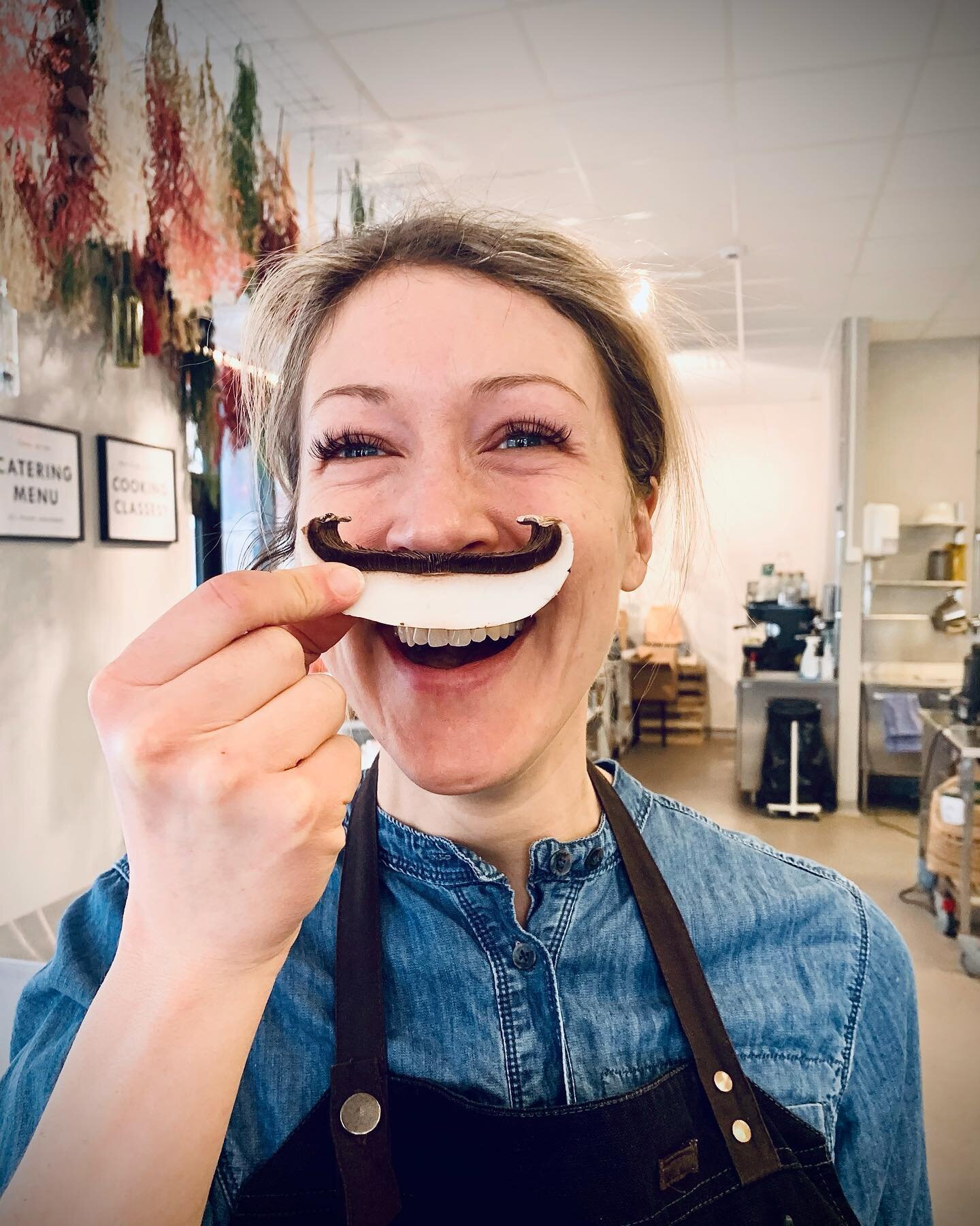 Happy Thursday!! 🍄😅

#mustach #mushroom #mushroommustache #gigafood #plantbased #vegan