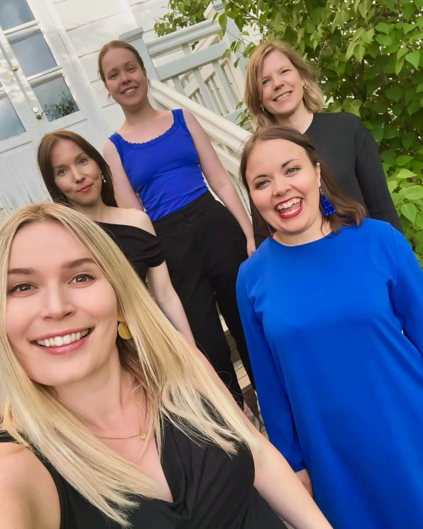 Keskikesän kiertueviikonloppu Etelä-Pohjanmaan lakeuksilla @leinavocals ystävien seurassa! ☀️🌿🍓
Sydämellinen kiitos keikkojemme runsaslukuiselle yleisöille innostuneesta vastaanotosta ja @skretelapohjanmaa kiertueemme mahd