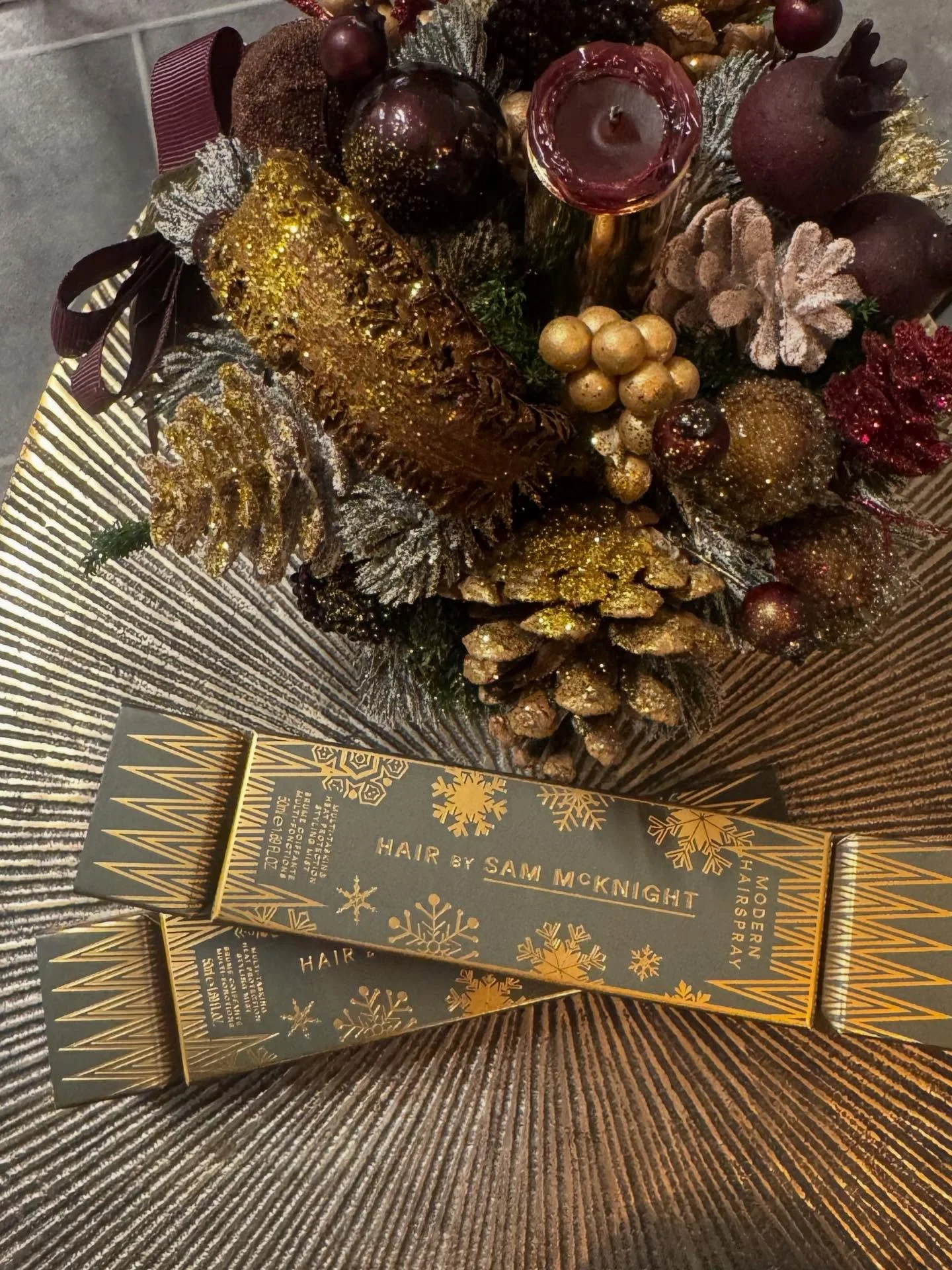 🎁 K&oslash;be dine julegaver i salonen🎁

🎄N&aring;r du k&oslash;ber dine julegaver i salonen, giver du ikke bare kvalitetspleje til dig selv eller dine n&aelig;rmeste &ndash; du giver en oplevelse til h&aring;ret, der bliver husket. 🎁 En gave, de