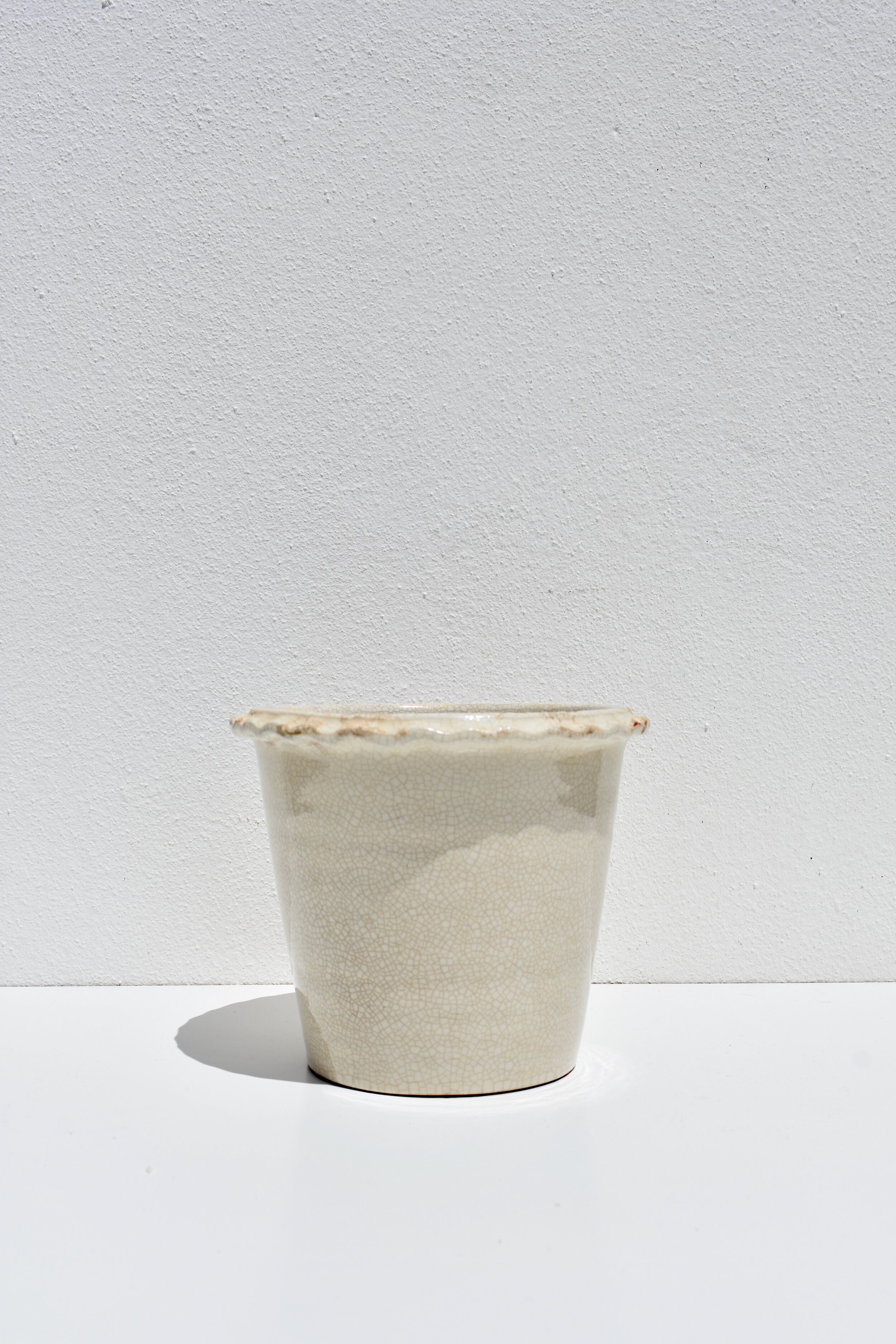Scalloped Ceramic Crackle Potter