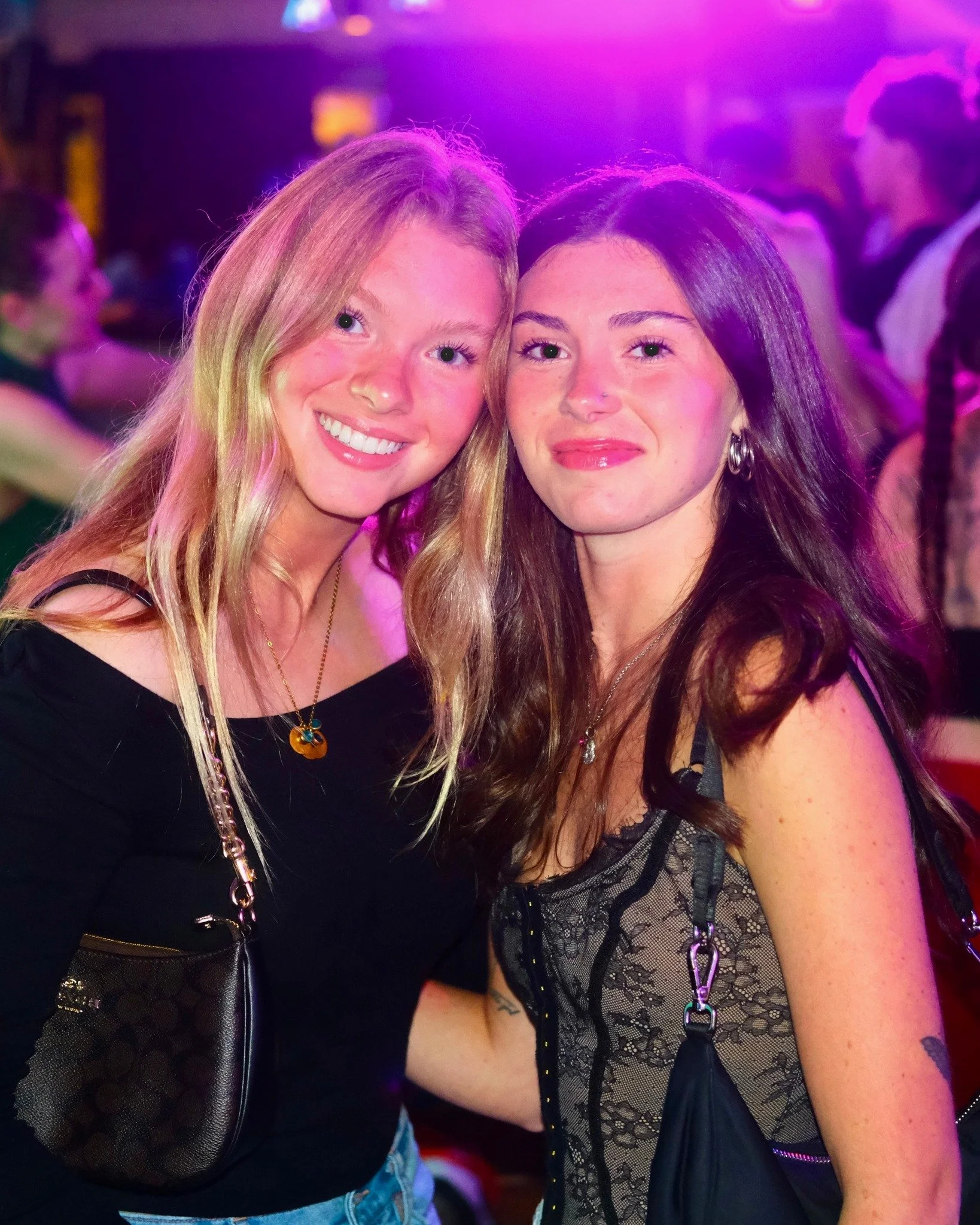 ๐ TONIGHT is LADIES NIGHT at Front St!
Gather your crew for a night full of pours, martinis, and weekend energy ๐
๐ท $3 wine pours
๐ธ $4 vodka crans
๐ธ $5 dirty + fruit punch martinis
๐ถ Late night vibes with Lynn & Mitch behind the bar
๐ Op