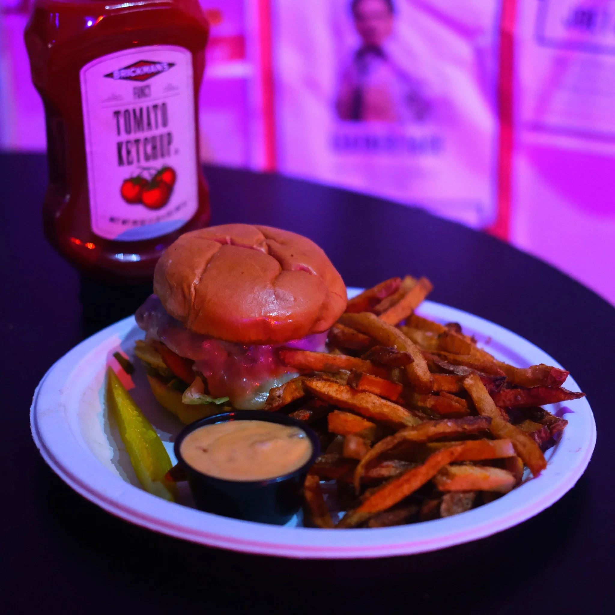 ๐โจ Good vibes rolling 'til 2 AM tonight!
Service industry folks & BW students — this one’s for you:
๐ท‍โ๏ธ 20% OFF TABS (for all service industry workers!)
๐ $5 Burger + Fries
๐น $5 Sun Cruisers
๐บ Good vibes & cold drinks &