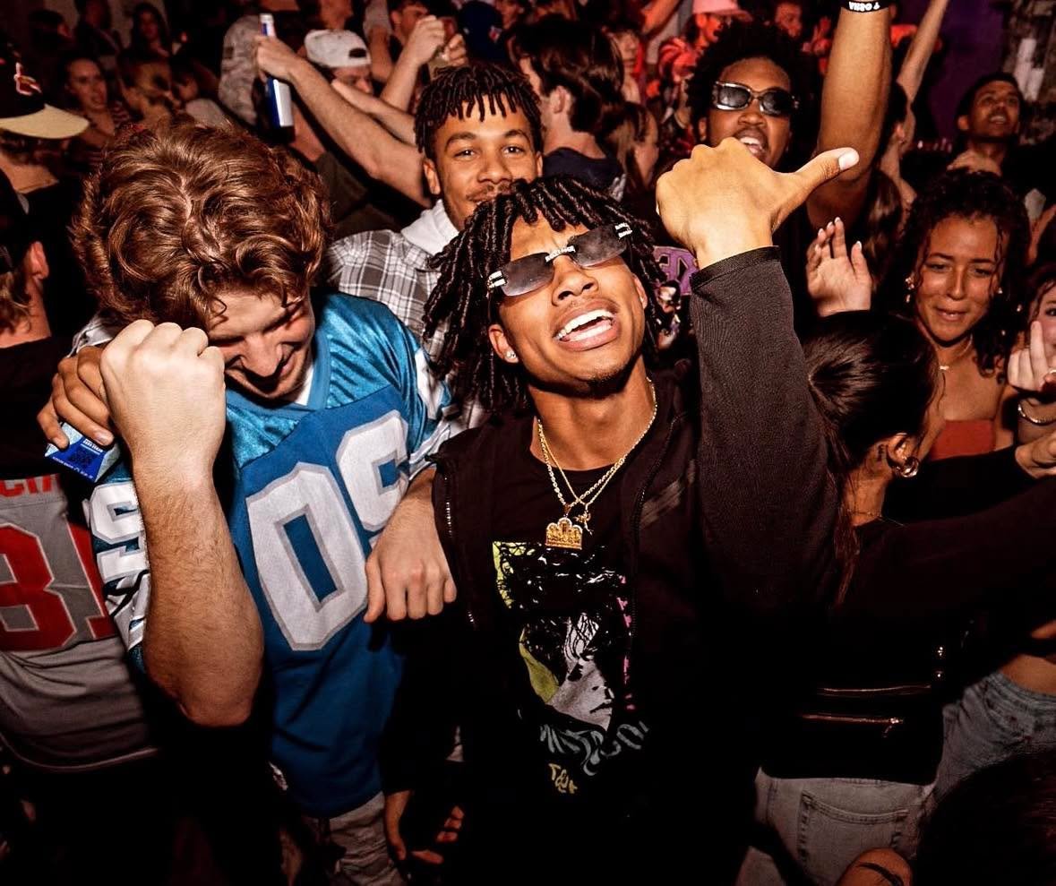 We&rsquo;re doing it BIG tonight &mdash; birthdays, karaoke, DJs, and all your favorite bartenders behind the bar. 👀🔥

🍻 Shawn&rsquo;s Birthday Bash kicks off at 6PM!
🎤 Karaoke with DJ Rob | 6 PM
Come sing, celebrate, and show Shawn some love 🥳?