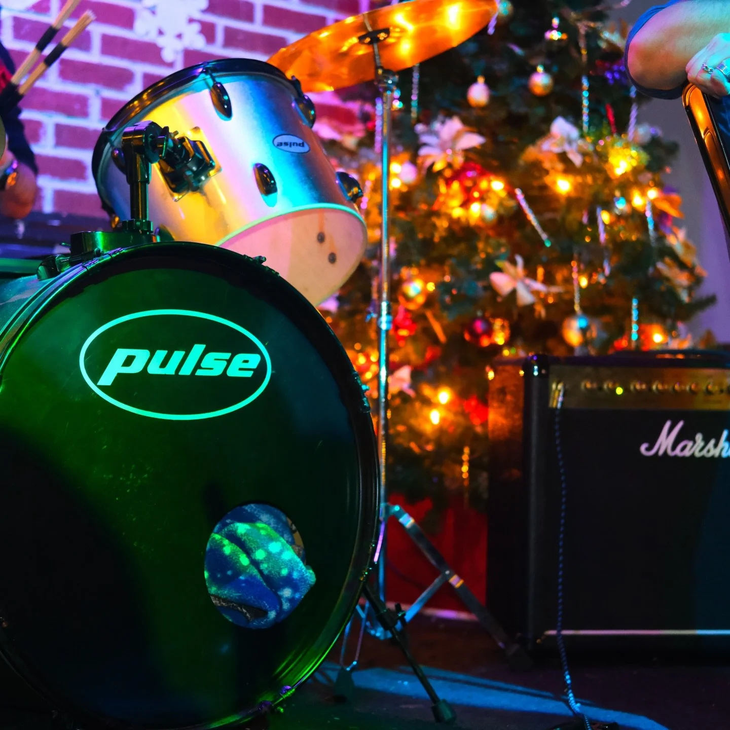 Come take a break, grab a drink, and pass the mic around the room 🍻🍷🍸

🎤 Open Mic
&bull; Sign-ups 7:30PM
&bull; Music 8&ndash;Late
&bull; Bring your voice, guitar, poetry, bars &mdash; whatever you&rsquo;ve got ✨

🍻 WEDNESDAY SPECIALS:
&bull; $4