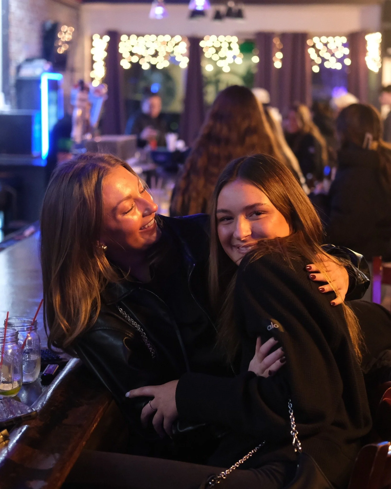 Friday night plans = handled 🍸✨

🎶 Live music from Susan Carson 7&ndash;9PM
😎 Dj Music 10-close
💃 Ladies Night specials all night
🍹 Lynn &amp; Chris behind the bar keeping the drinks flowing

Start your weekend right &mdash; good music, great dr