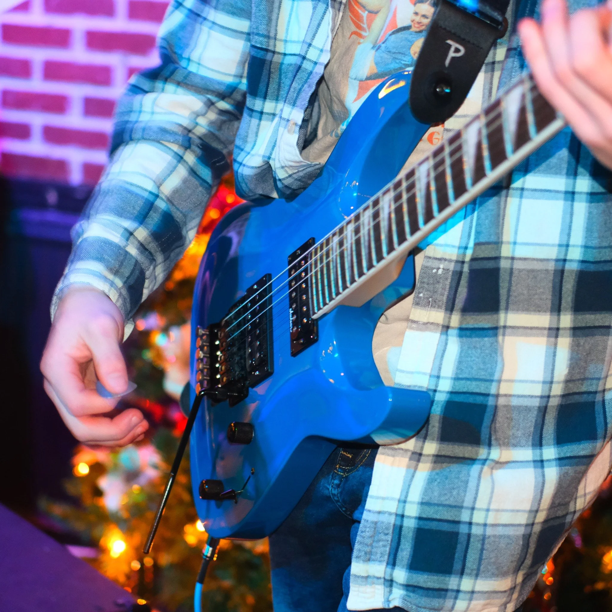 Jeannie&rsquo;s behind the bar tonight &mdash; come keep her busy 😌 

🎶 Signs Ups 7:30PM | Open Mic 8PM 

Cold drinks. Local talent. Midweek vibes. 

Whether you&rsquo;re getting on stage or just grabbing a drink, this is your sign to get out tonig