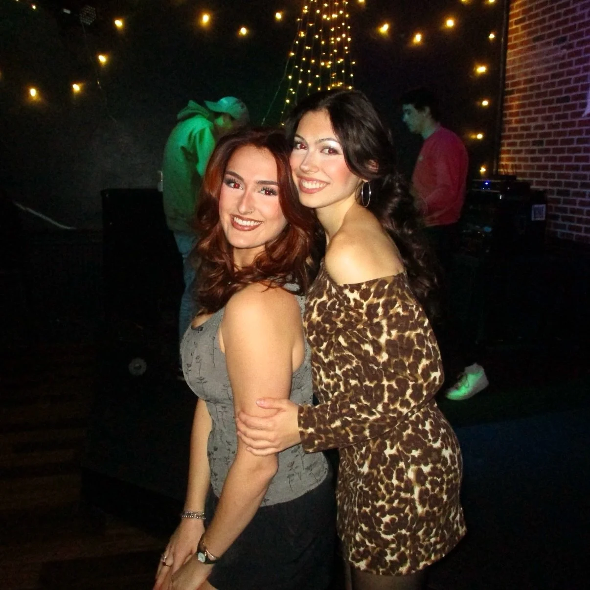 Avri&rsquo;s behind the bar tonight &mdash; come hang 😌

Discount Monday:
🩷 75 cent wings (boneless &amp; bone-in)
🩷 $3 margs and well tequila shots
🩷 $5 beer pitchers
🩷 $3 off top shelf whiskey
🩷 happy hour 5PM-7PM

Great deals, good times, go