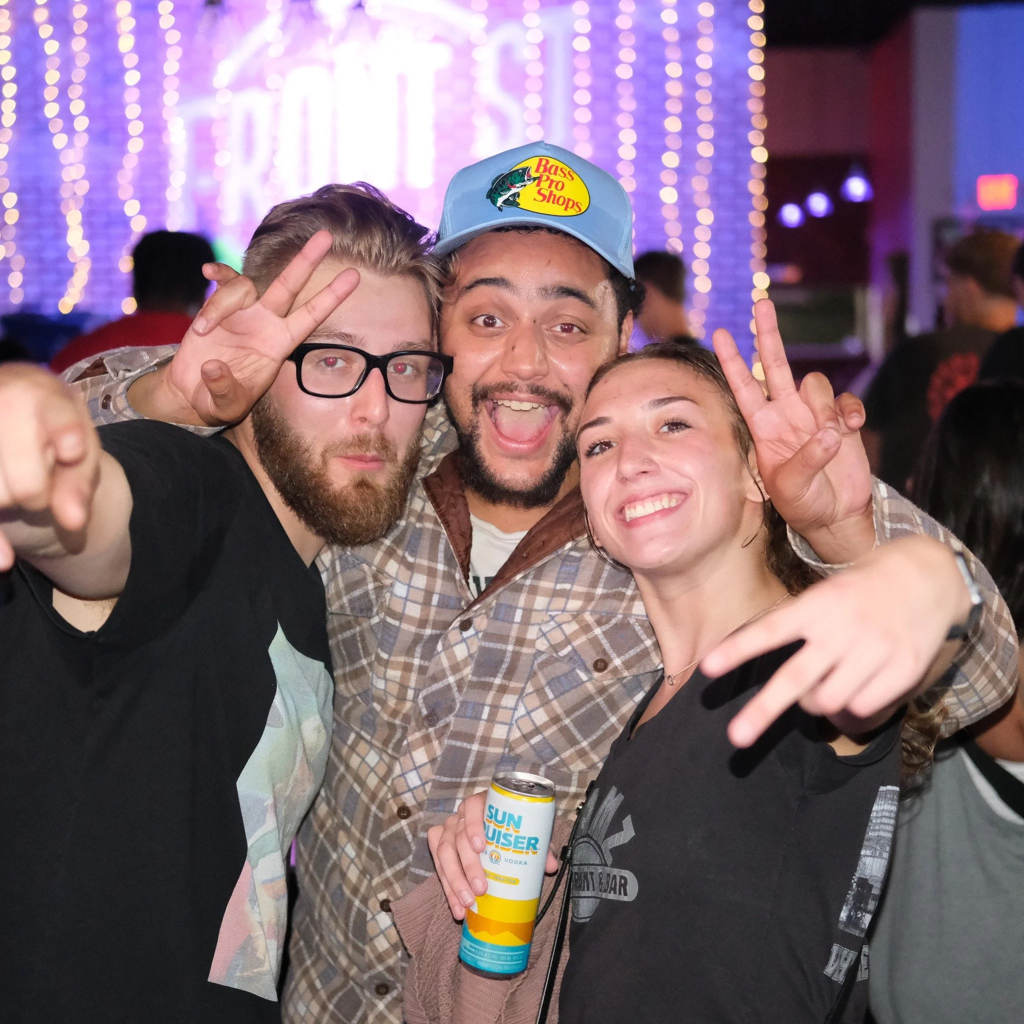 We've got your Friday night covered! 💜✨

🎶 Trista &amp; The Dreamers 7&ndash;9PM

It&rsquo;s LADIES NIGHT 👯&zwj;♀️
🍷 $3 Wine Pours
🍹 $4 Vodka Crans
🍸 $5 Dirty Martinis
🍓 $5 Fruit Punch Martinis

Lynn &amp; Elissa behind the bar all night 🍻
Li