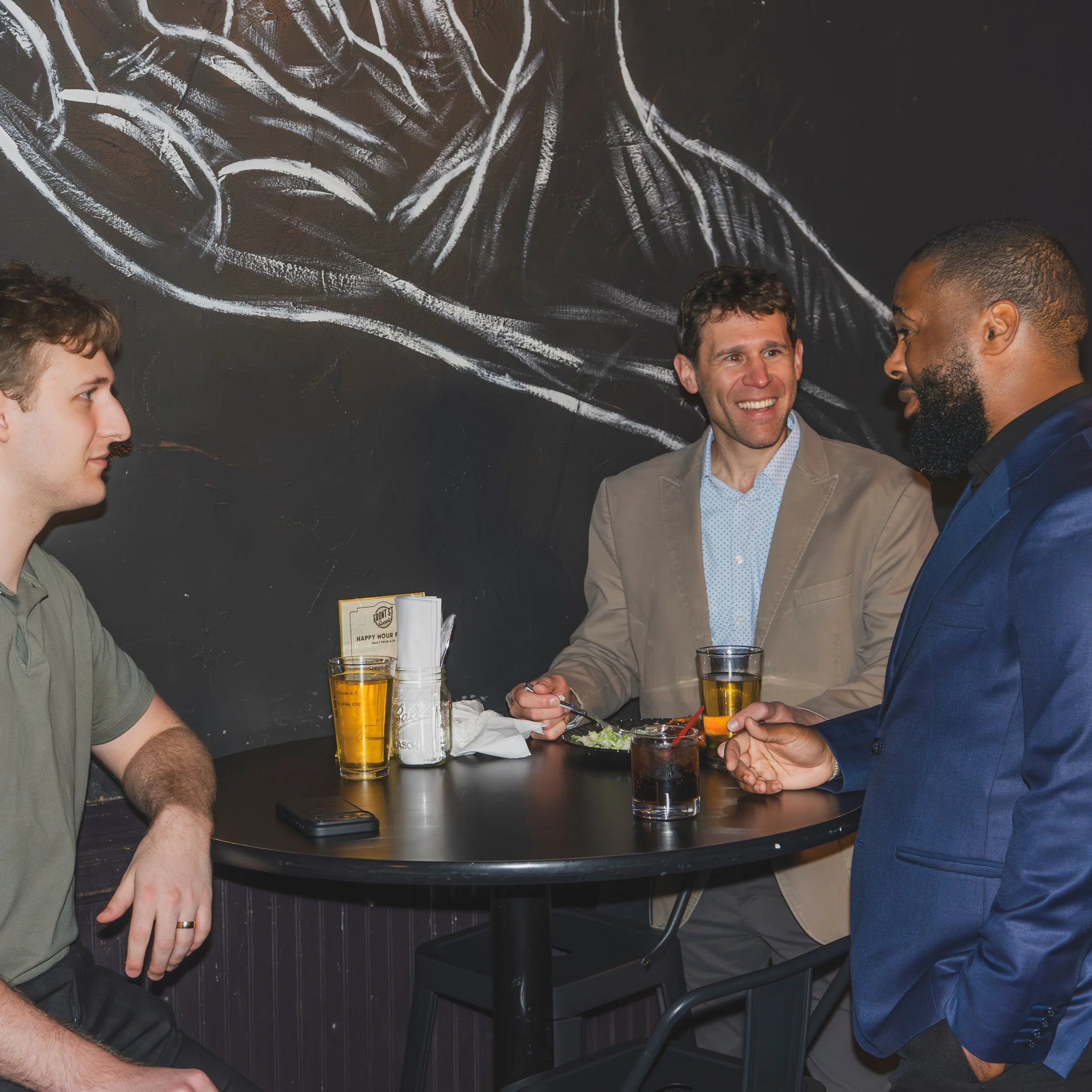 TUESDAY NIGHT AT FRONT ST. 🎶🍔🍹

🎸 The Vulture Kings live rehearsal 7&ndash;9PM

Come check out some live music, grab a drink, and hang with us 😌

Plus your Tuesday deals 👇
🍔 $5 Burger + Fries
🍋 $5 Sun Cruisers
🥃 $3 OFF Top-Shelf Tequila

Liv