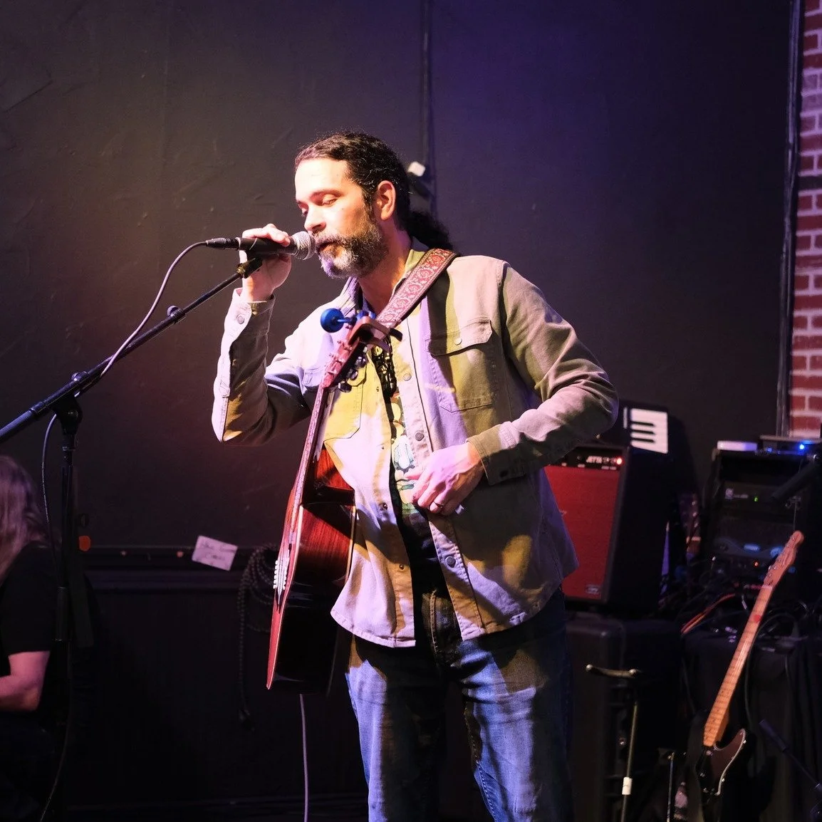 You made it halfway through the week. 🍷🤪 Reward yourself!

🎶 Open Mic Night
Sign ups at 7:30PM
Music starts at 8PM

Jeannie's behind the bar tonight!! 😌
#OpenMicNightCle #LiveMusicCLE #ClevelandBars #BereaOhio #CLE