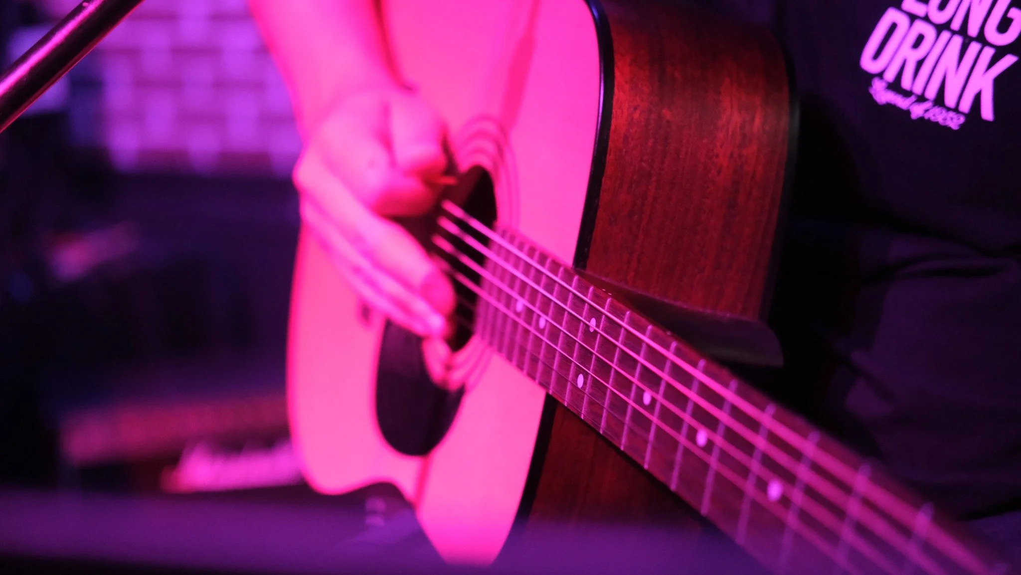 Mid-week slump? Not on our watch. 🥃🍗🎶

Wednesdays are for whiskey, wings, and live tunes at Front St Social! Join us tonight for Whiskey Wednesday &amp; Open Mic. Take $3 off all top-shelf whiskey while catching up to 20 local artists live on stag