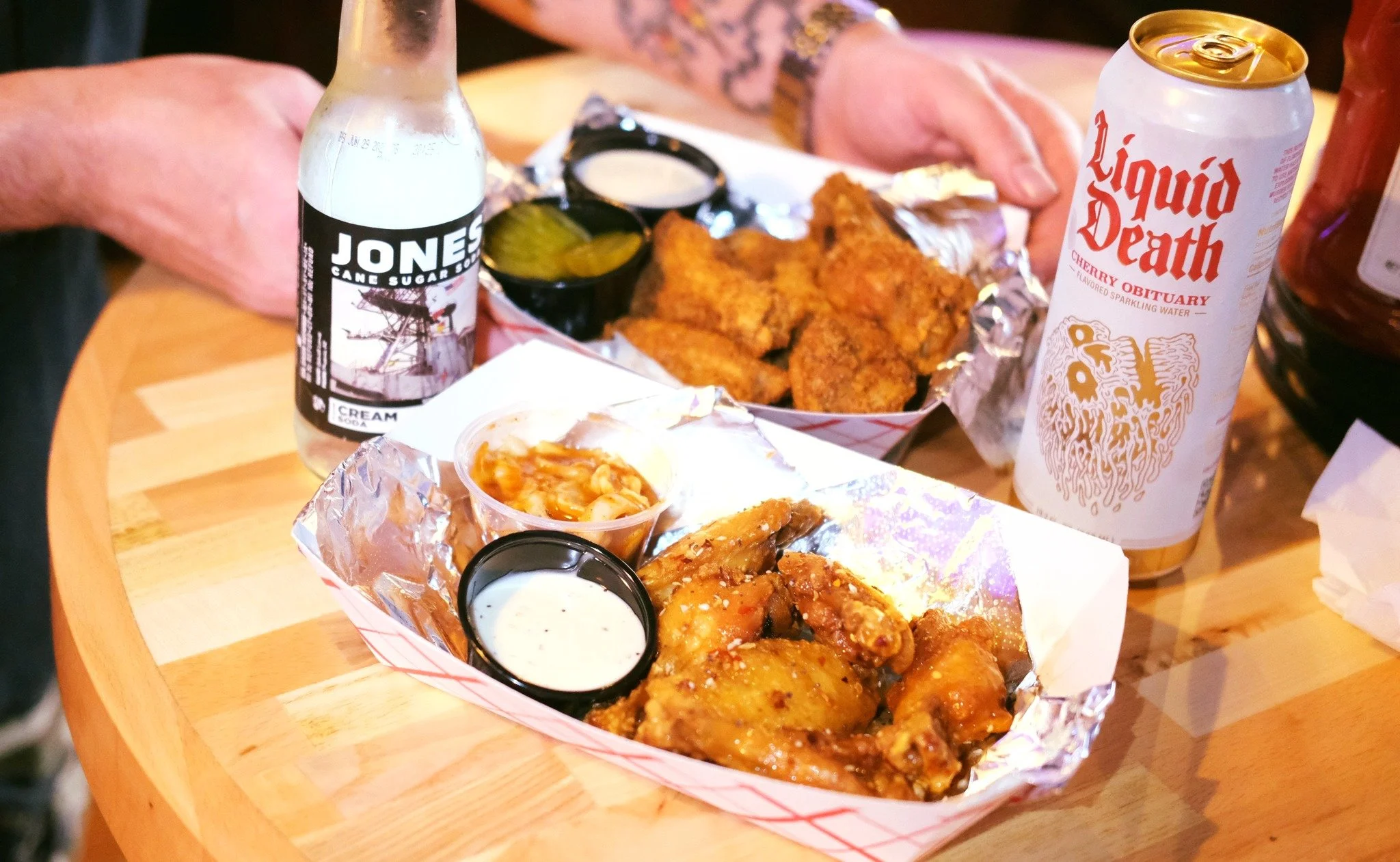 HAPPY LABOR DAY! WE ARE OPEN 🇺🇸😎🤩 Mondays don&rsquo;t have to be boring... especially when there are 75&cent; wings and Avri involved. 🍗🍻

🍗😎 Kick off the week with us at Front St Social! We&rsquo;ve got 75&cent; bone-in and boneless wings al