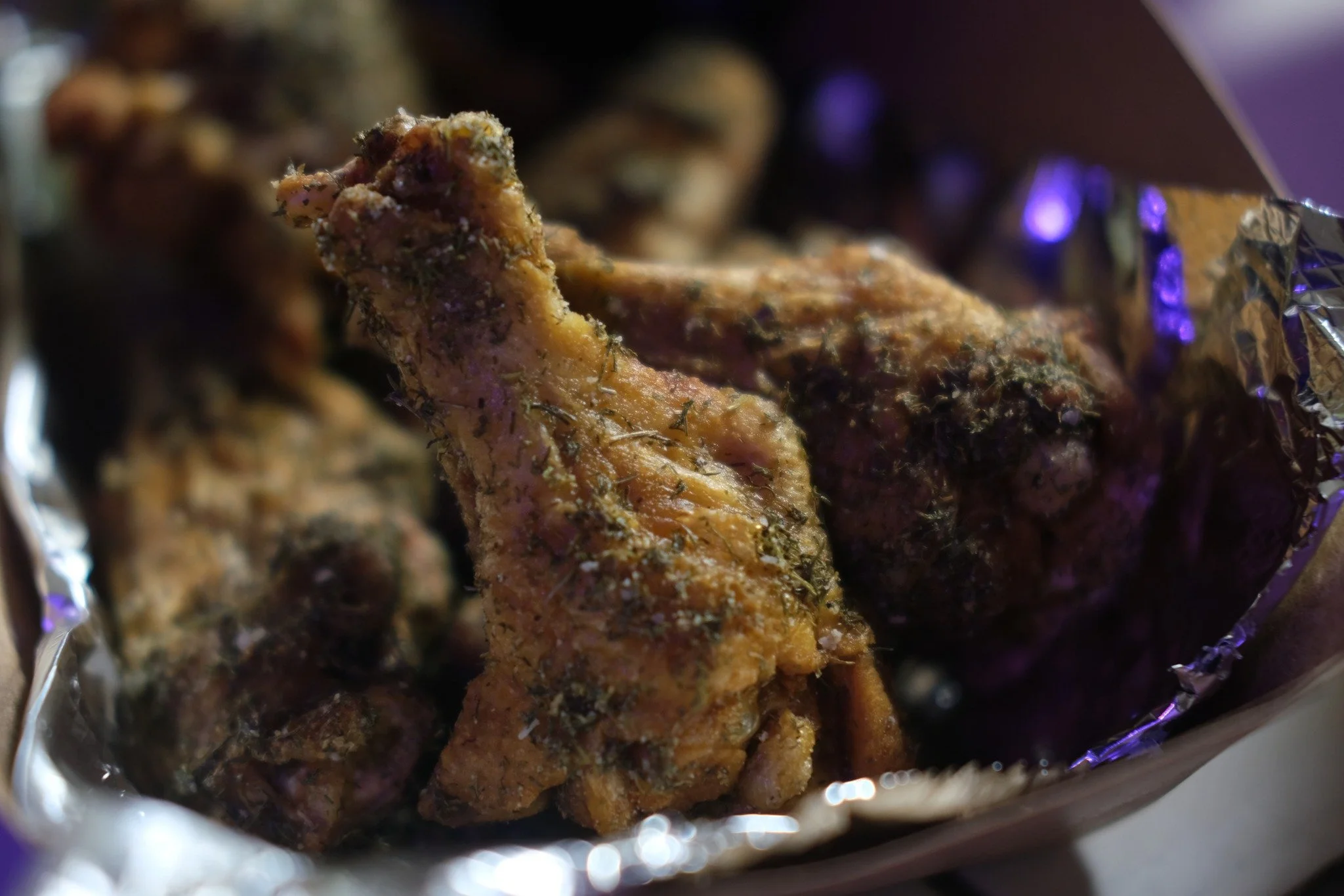 🏈🍗 We&rsquo;ve got 75&cent; wings ALL EVENING with your choice of bone-in or boneless! Grab a basket (or two 👀), a cold beer, and settle in because we&rsquo;ll have Monday Night Football on the TVs!

Avri is behind the bar serving up tonights spec