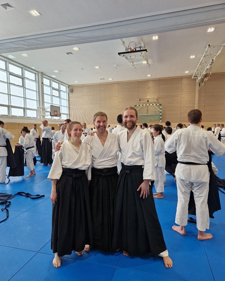 Aikidojo Stuttgart at Okamoto-Senseis seminar in Berlin.  Darragh and Michael met up with Jutta at the seminar.  Looks like a great seminar :)
 #dojo #aikido #aikidojo #fun #seminar #family #martialarts #stuttgartcity #okamotosensei