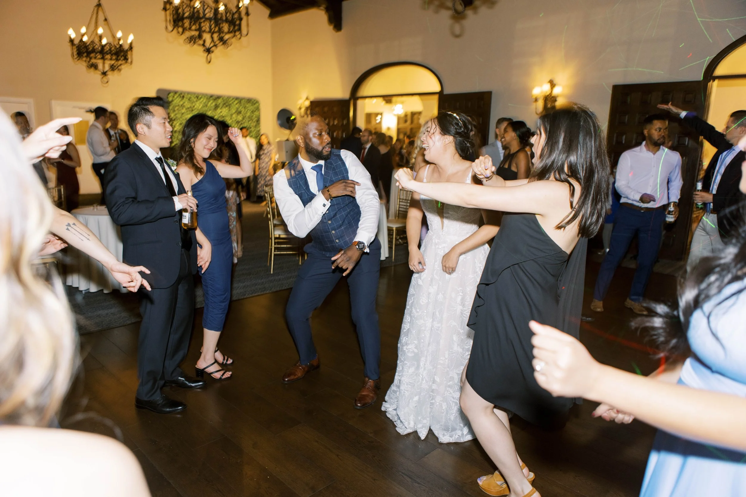 Jess + Jonny_4.23.22_Dancing-95.jpg