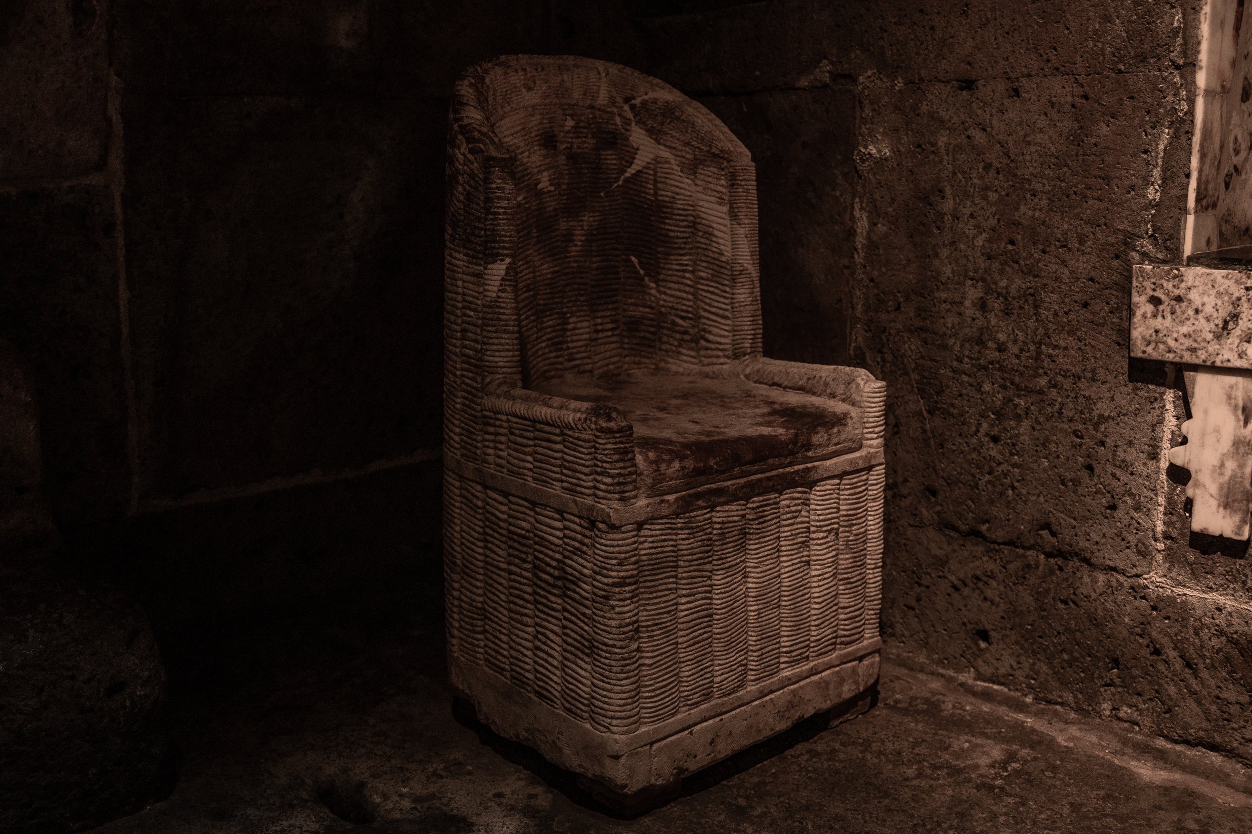 Roman Tomb Köln-Weiden 5.jpg