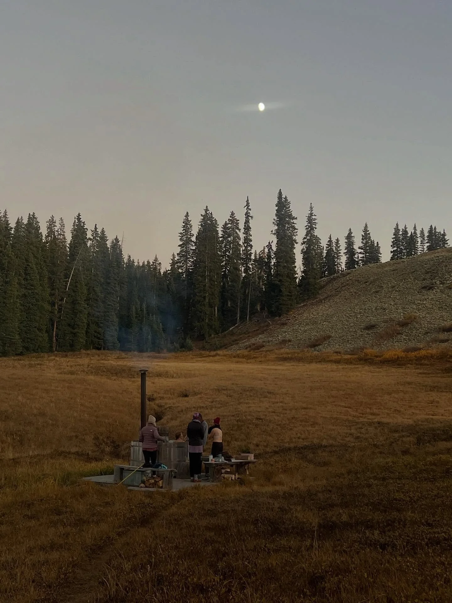 Moments with the moon on our last retreat at @highcamphut.

Also @lvdy.music has a new cover out! 

Go listen ❤️🌕