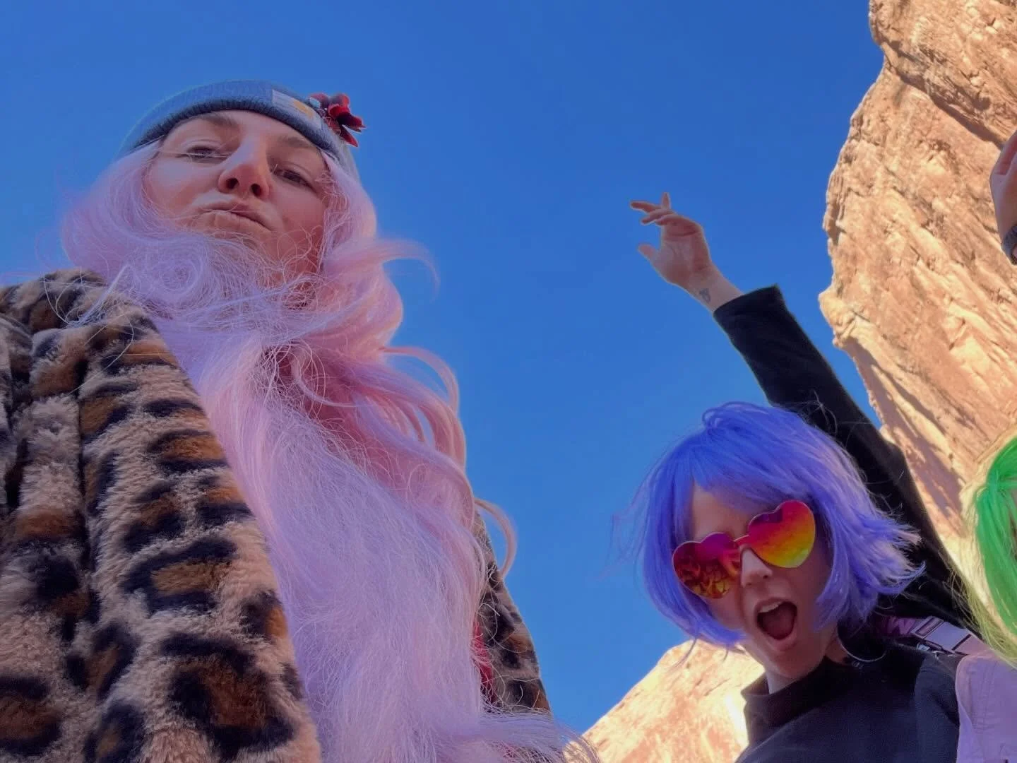 Happy monday from your @awaken.retreats founders @bread_and_bees + @prestonslaughter_ 💫

Fun fact: we&rsquo;ve led 9 retreats together and our 10th one is coming up this August!!! 

Other fun facts about your backcountry leaders:
☀️ we met as freshm