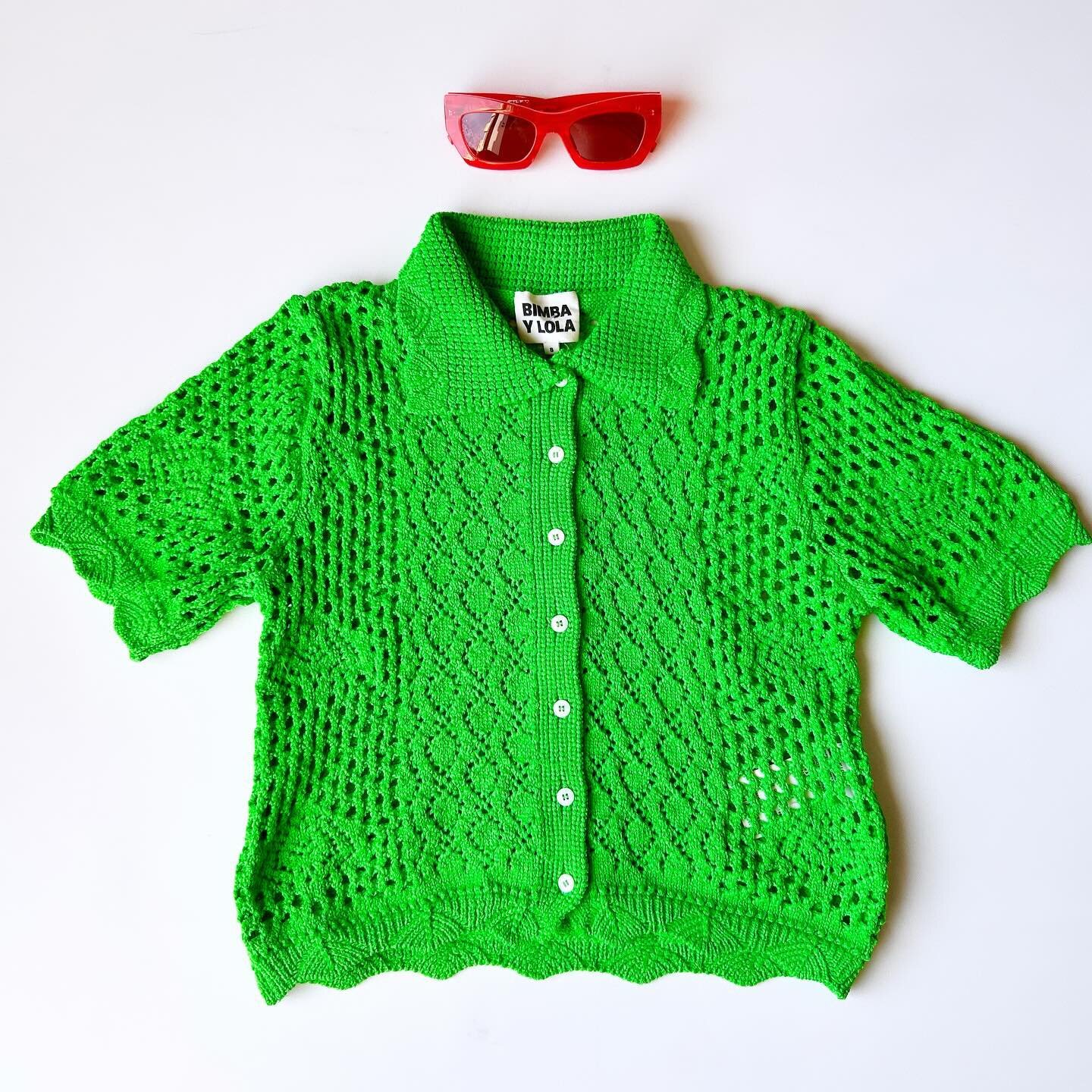 B i m b a  y  L o l a &amp;  B o s s
.
.
.
#shades #redshades #boss #bossshades #sunnies #sunglasses #crochet #top #green #secondhand #selectedsecondhand