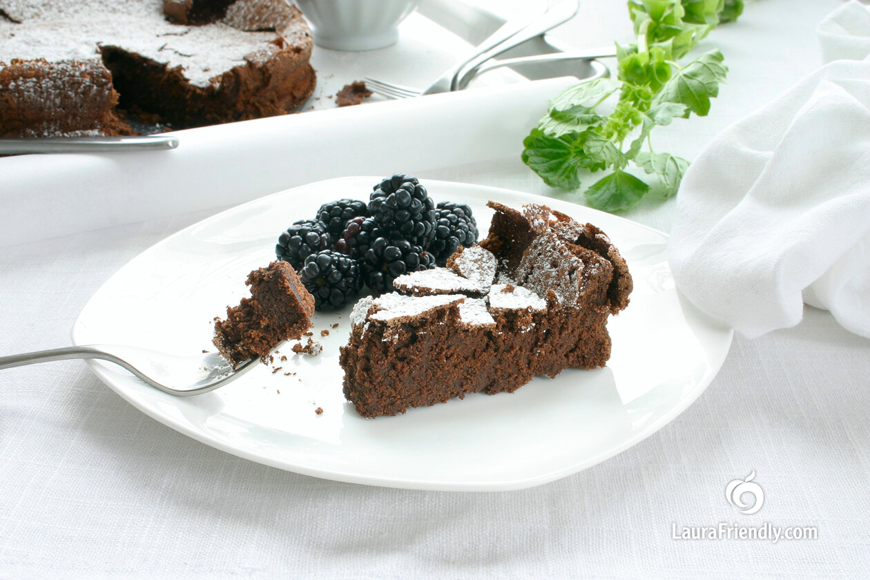 laura-friendly-flourless-chocolate-cake-gluten-free-dairy-free_1LF.jpg