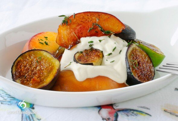 figs-peaches-dessert-vegan-creme-fraiche_2-590x400.jpg