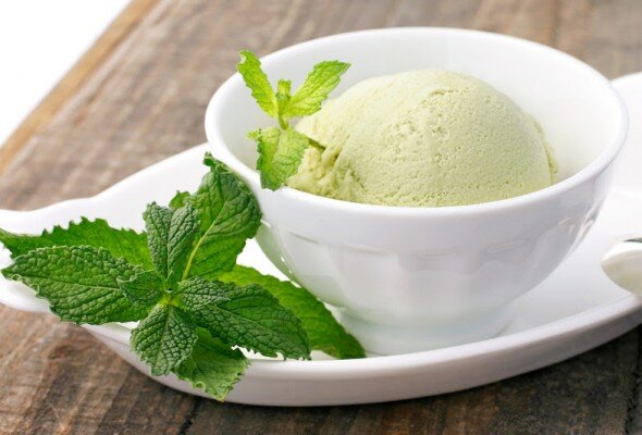 vegan-coconut-green-tea-ice-cream_2-590x400.jpg