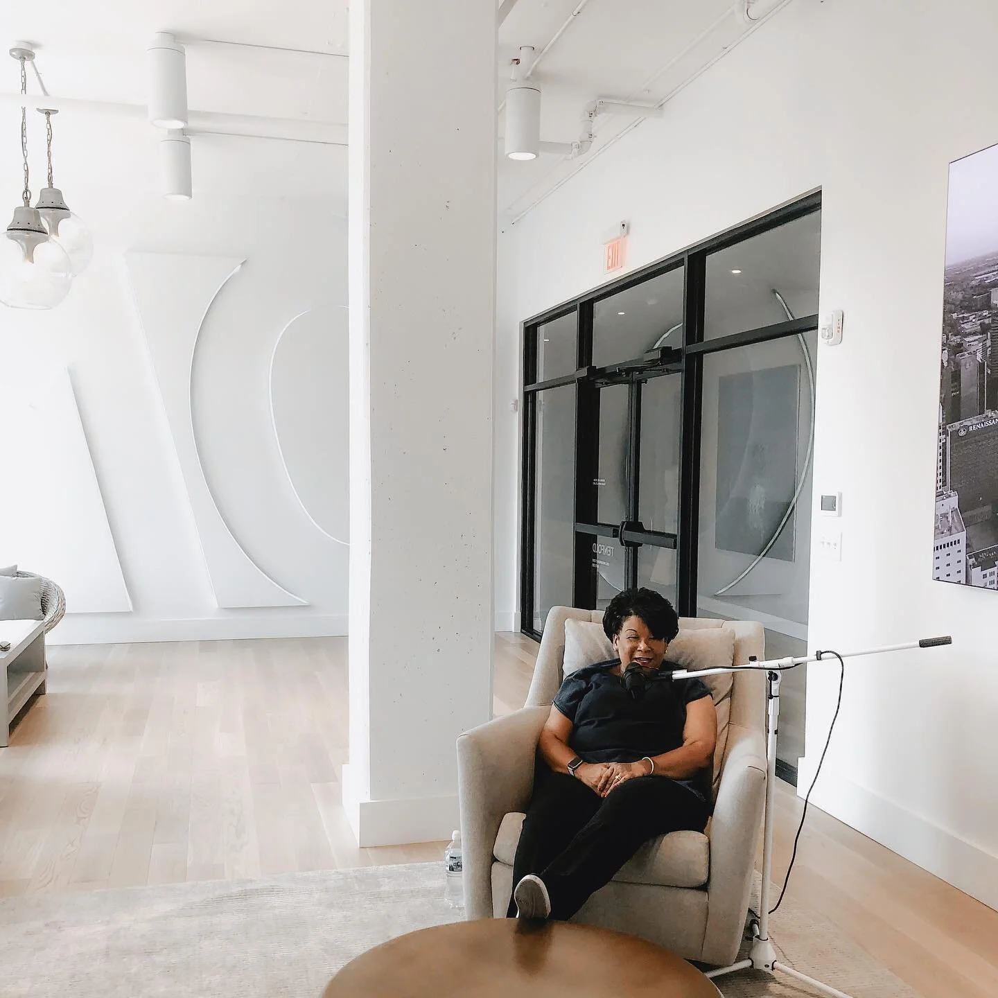 #CBUSspeaks Spotlight 🌟 In episode 05 of our podcast we hear from the legendary Yvette McGee Brown about her story and her experience growing up in #Columbus. 🎙️⚡
Now streaming on your favorite podcast platform 🎙👂✨