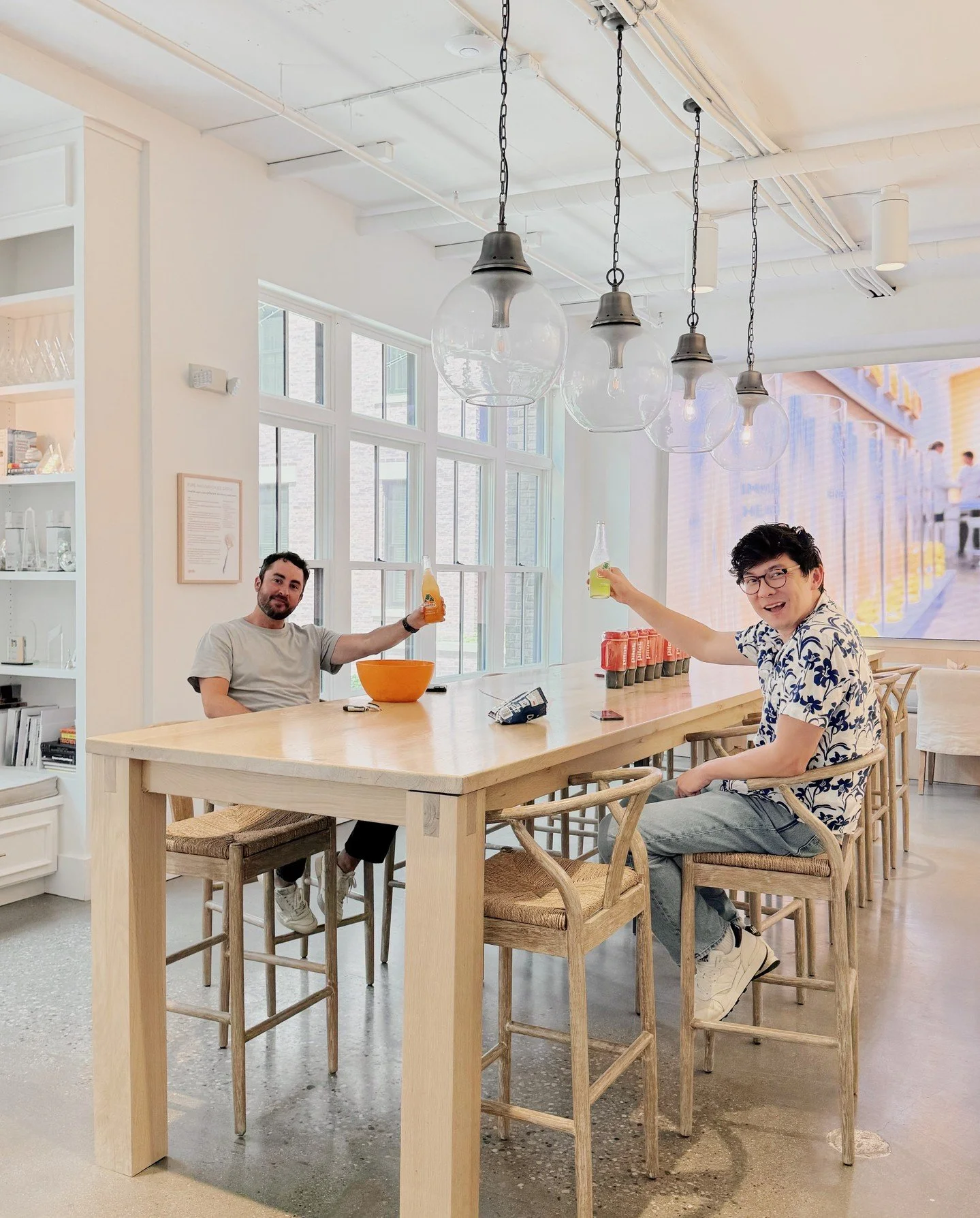 Cheers to the little moments that make the workday sweeter 🥂✨

Whether it&rsquo;s a win, a milestone, or just a really good Wednesday&mdash;these are the moments worth celebrating.

#teamTENFOLD #cheers #team #culture #branding #design