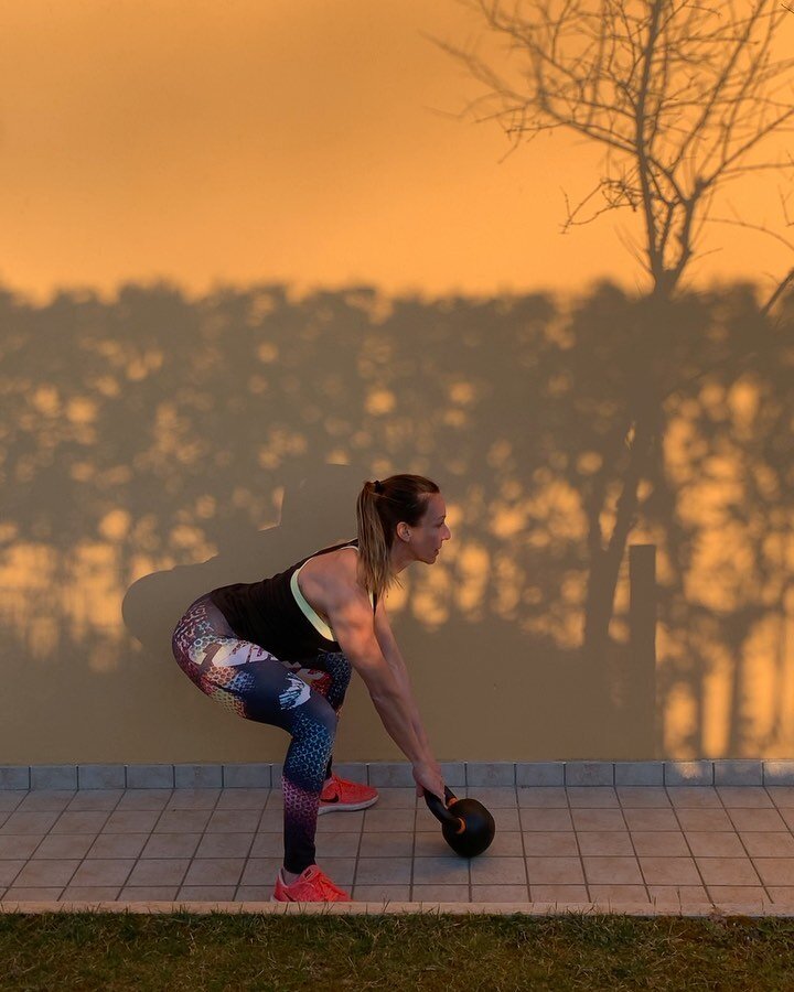 Do you have 10 mins?

30 sec each move with 10 sec rest in between move 

#kettlebellworkout #kettlebell #kettlebelltraining #kettlebellvideos #kettlebells #kettlebellstrong #kettlebellfitness